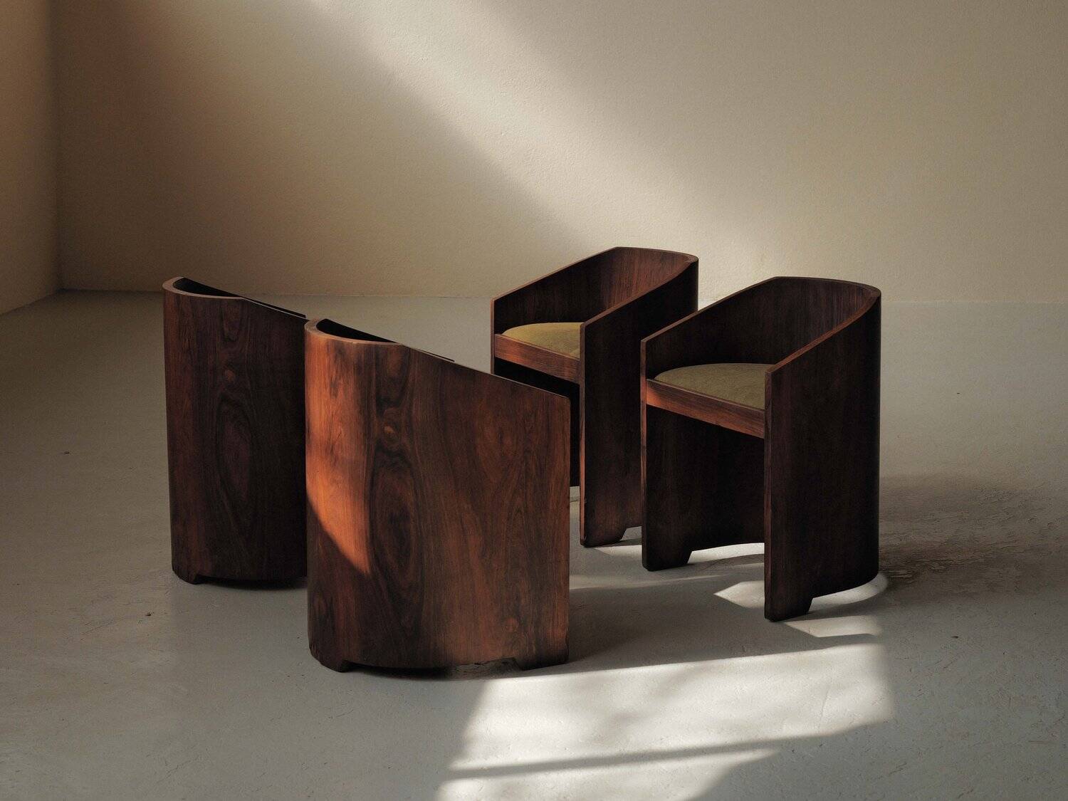 Set of 4 Art Deco armchairs in rosewood veneer, circa 1930.