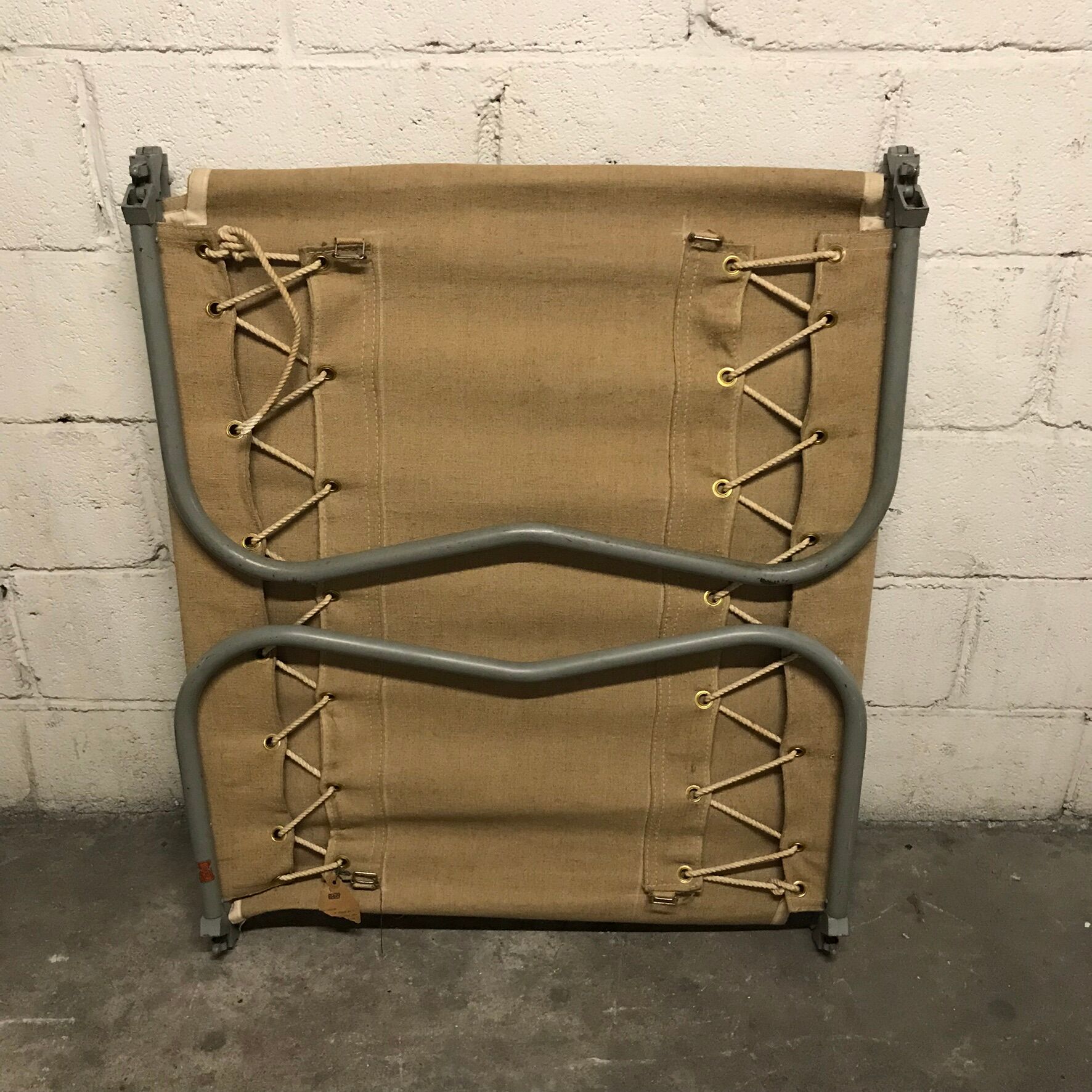 Lit de camp pliable beige vintage style armée marque GEP PARIS