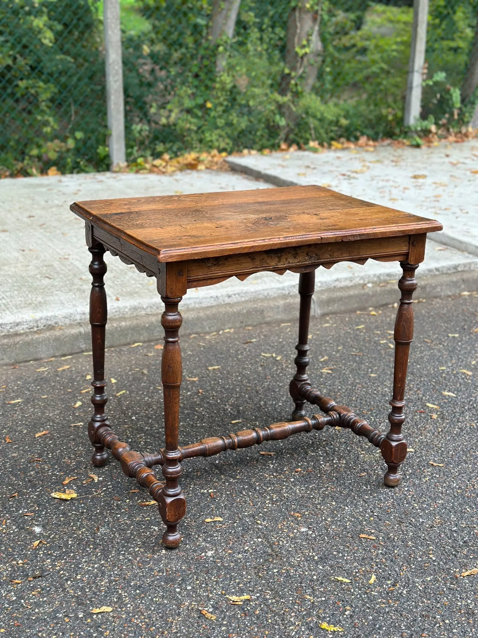 Solid walnut table in Louis XIII/Louis XIV style from the 19th century, 80x75cm.