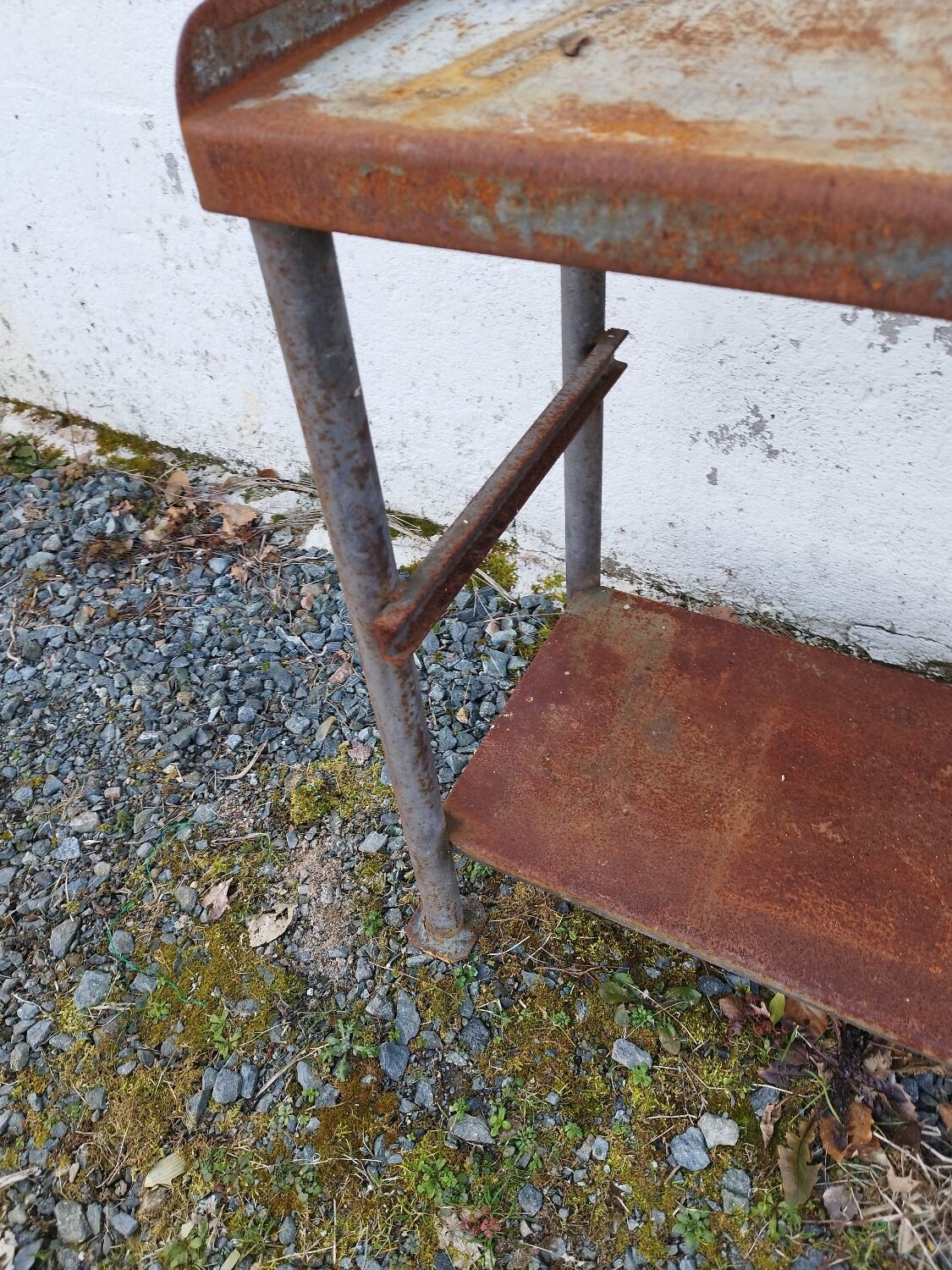 Iron workbench serving table
