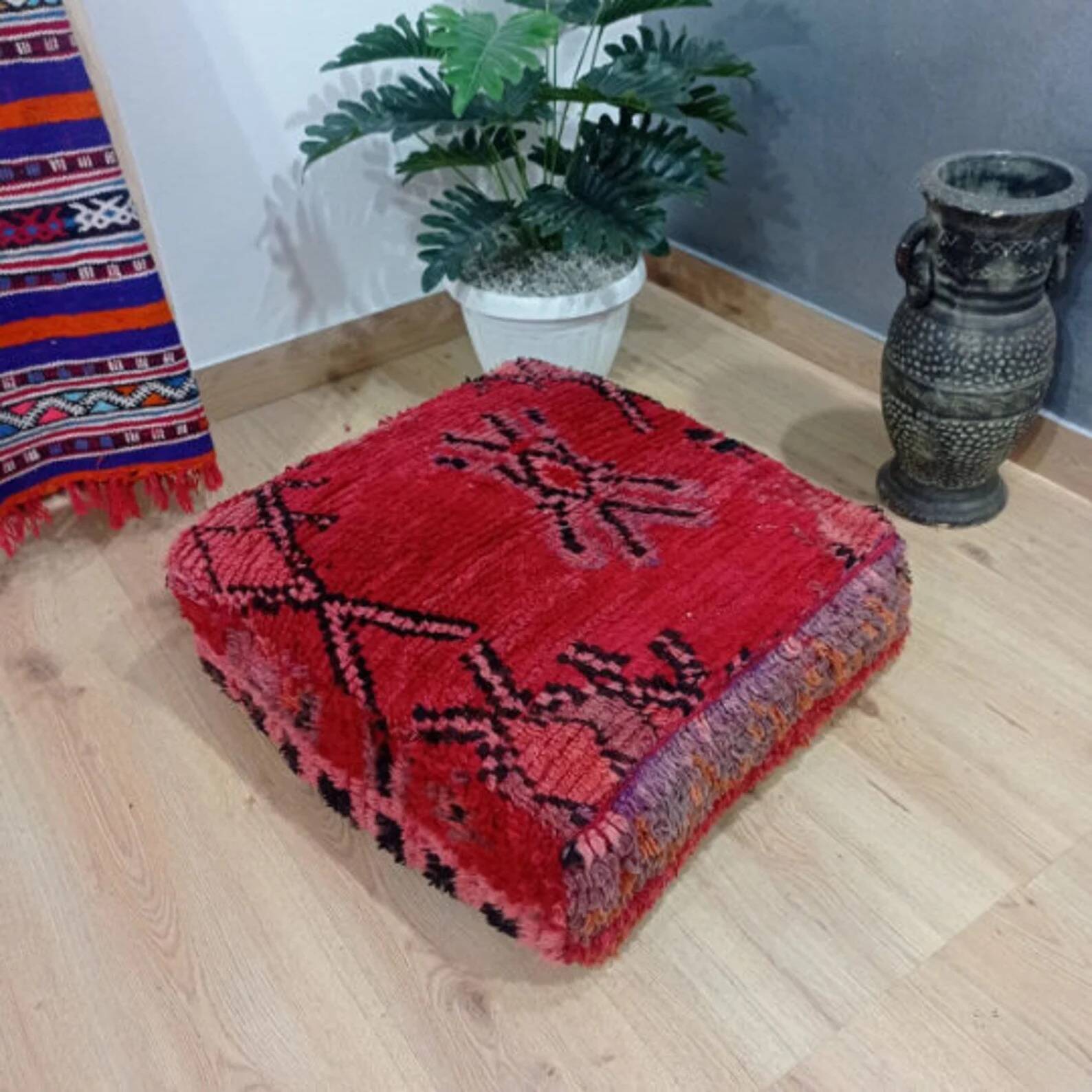Handmade Berber pouf in wool 60 X 60 X 20 CM