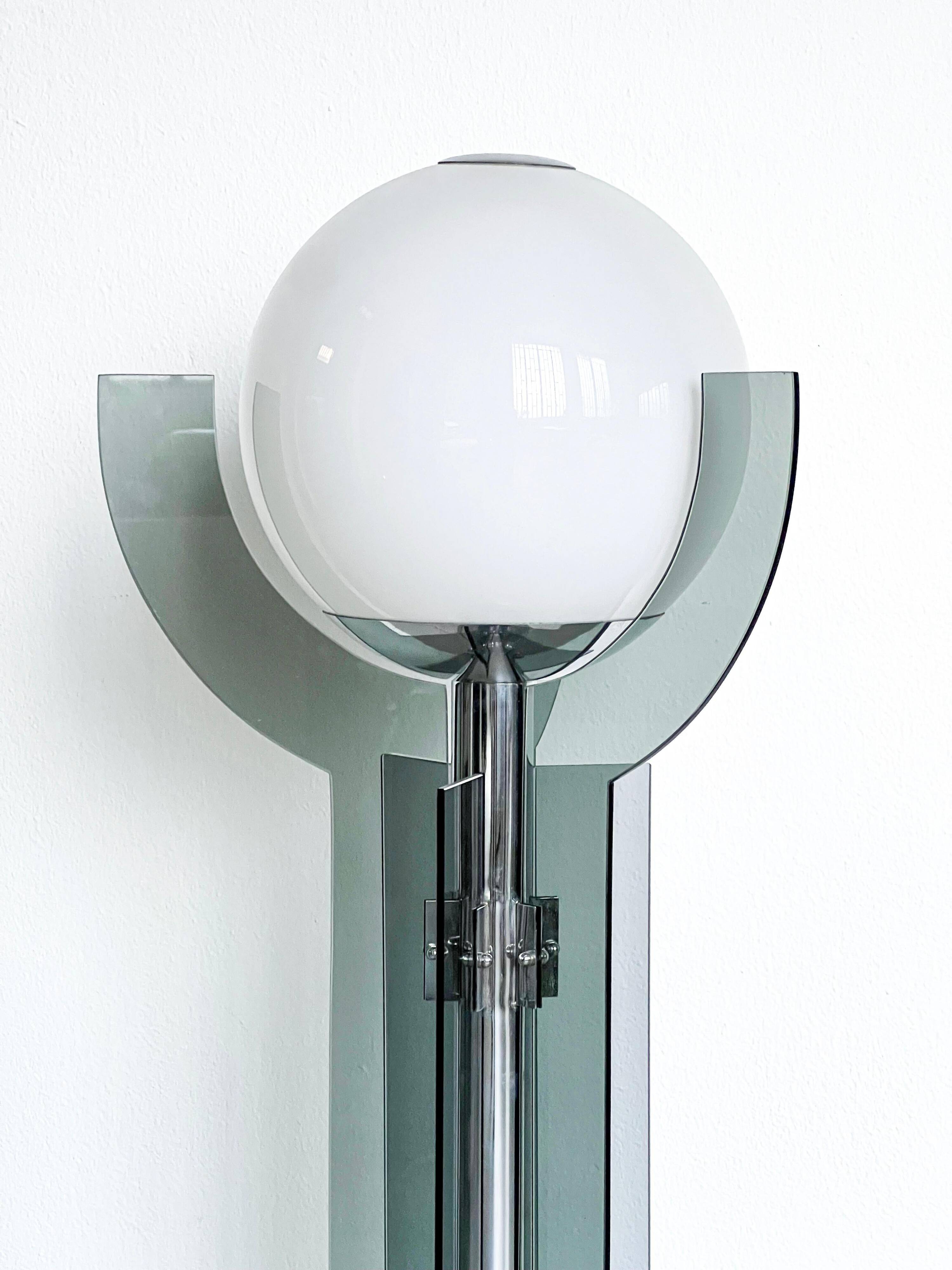Lampadaire en verre italien des années 70, en verre fumé et opalin.