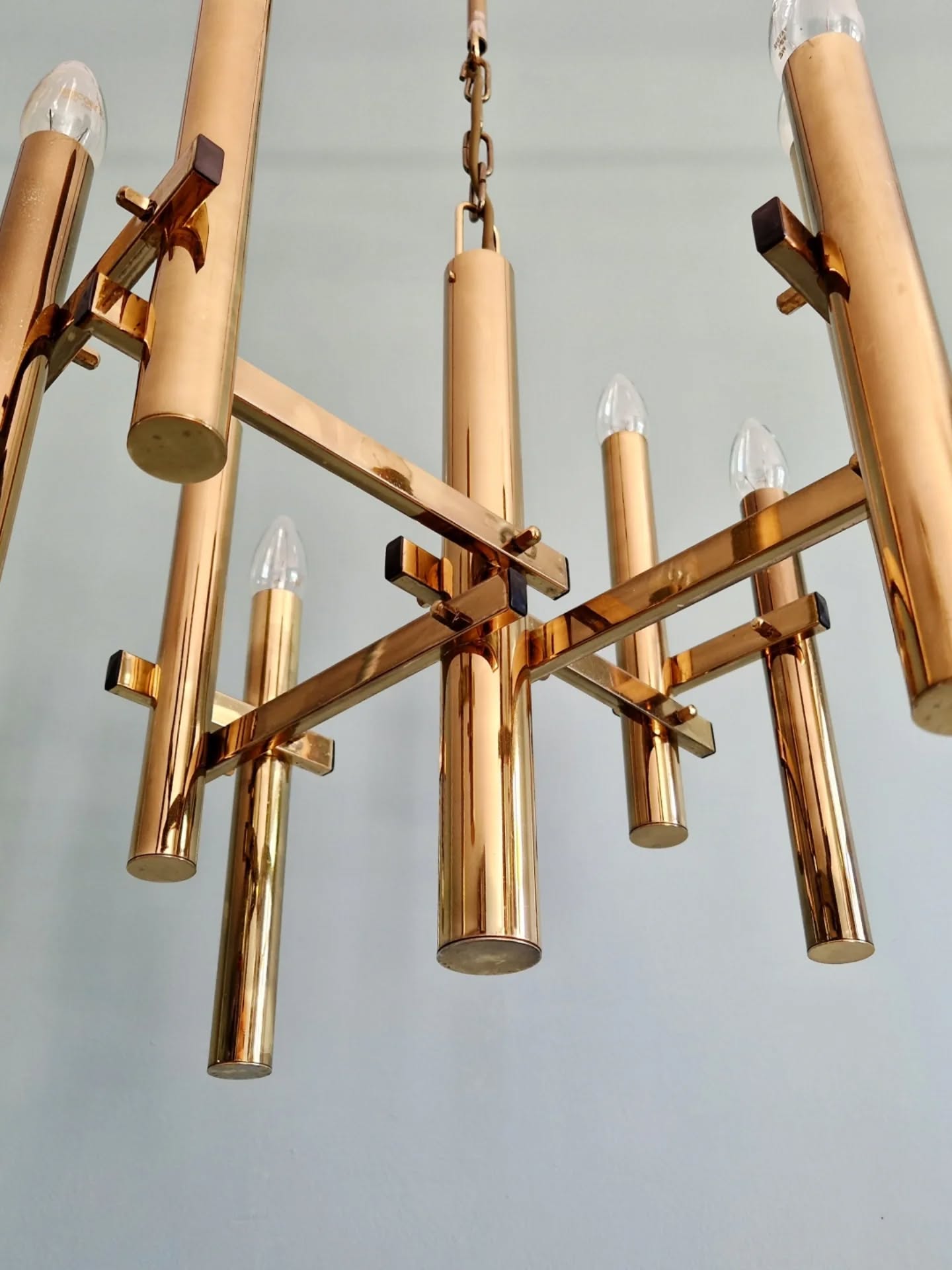 Geometric brass chandelier, Hollywood Regency, design by G. Sciolari, 1970.