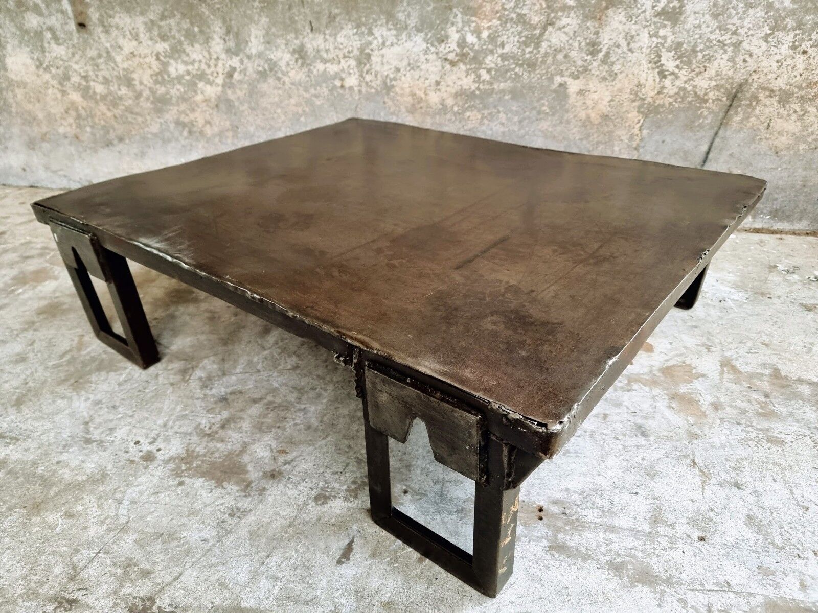 Industrial coffee table steel pallet table