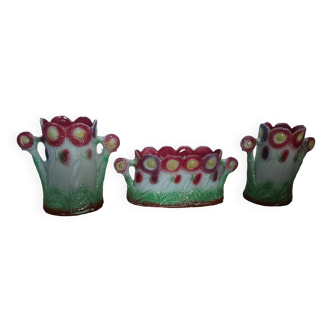 Ensemble cheminée en barbotine fleurs