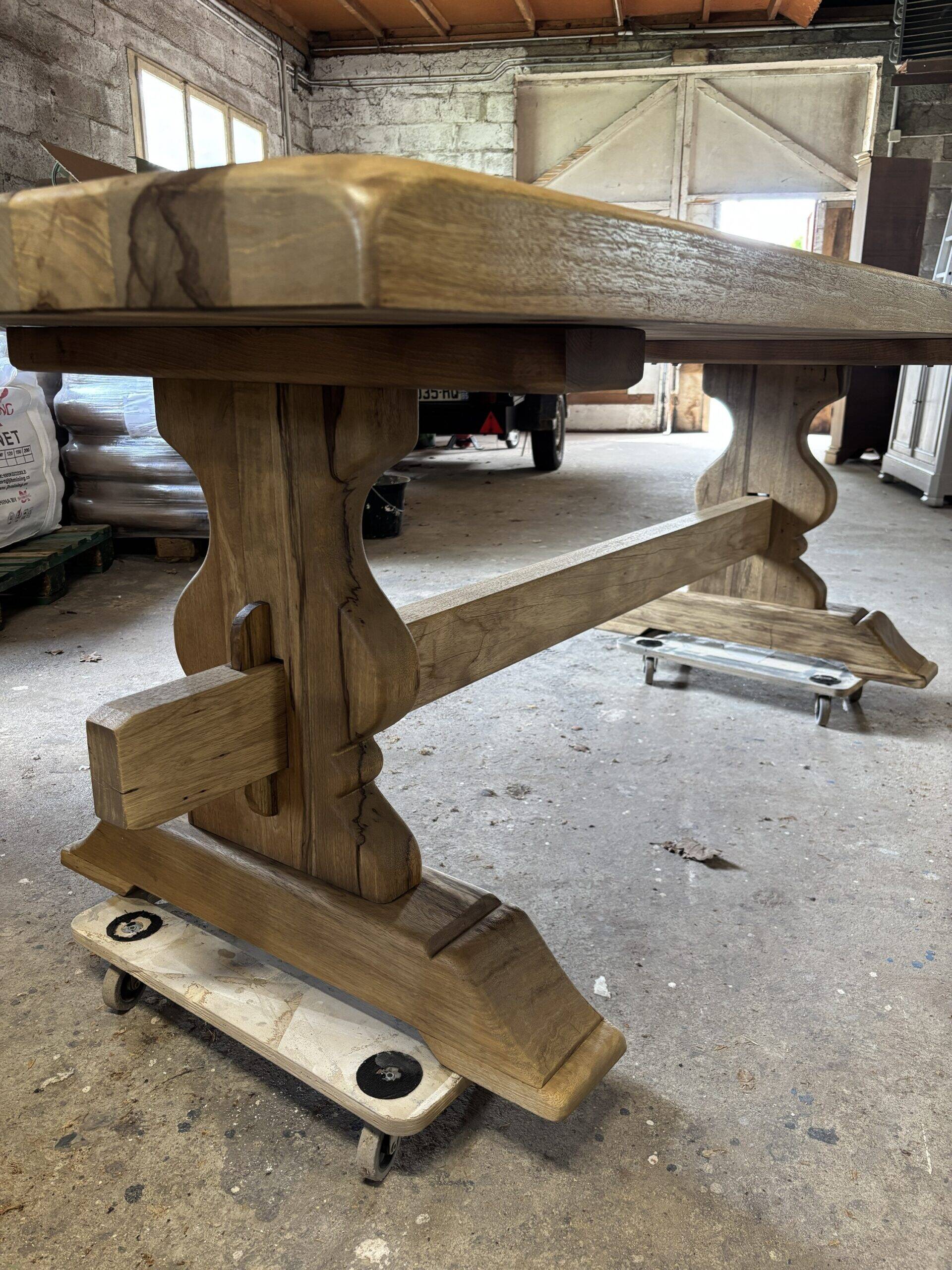 Table monastère noyer – pièce unique