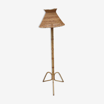 Floor lamp with vintage rattan lampshade