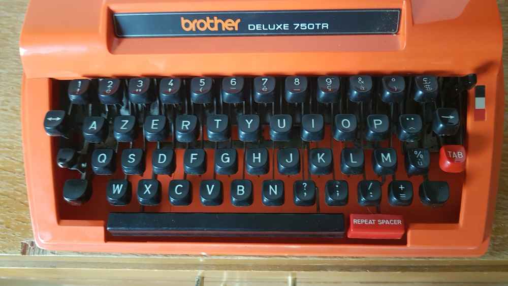 Typewriter Brother Deluxe 750 TR