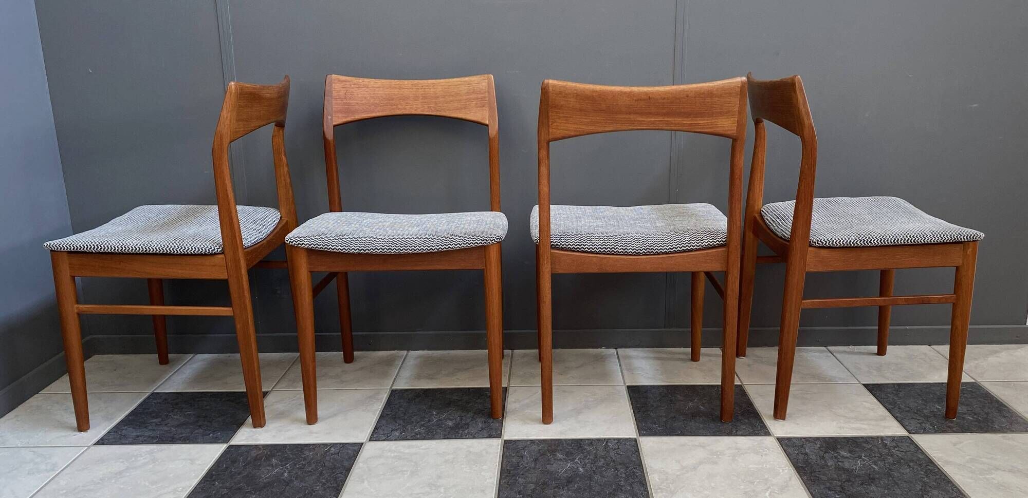 set of 6 teak dining chairs by Henning Kjaernulf 1960s
