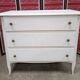 Commode des années 60, 3 tiroirs, peinte en blanc