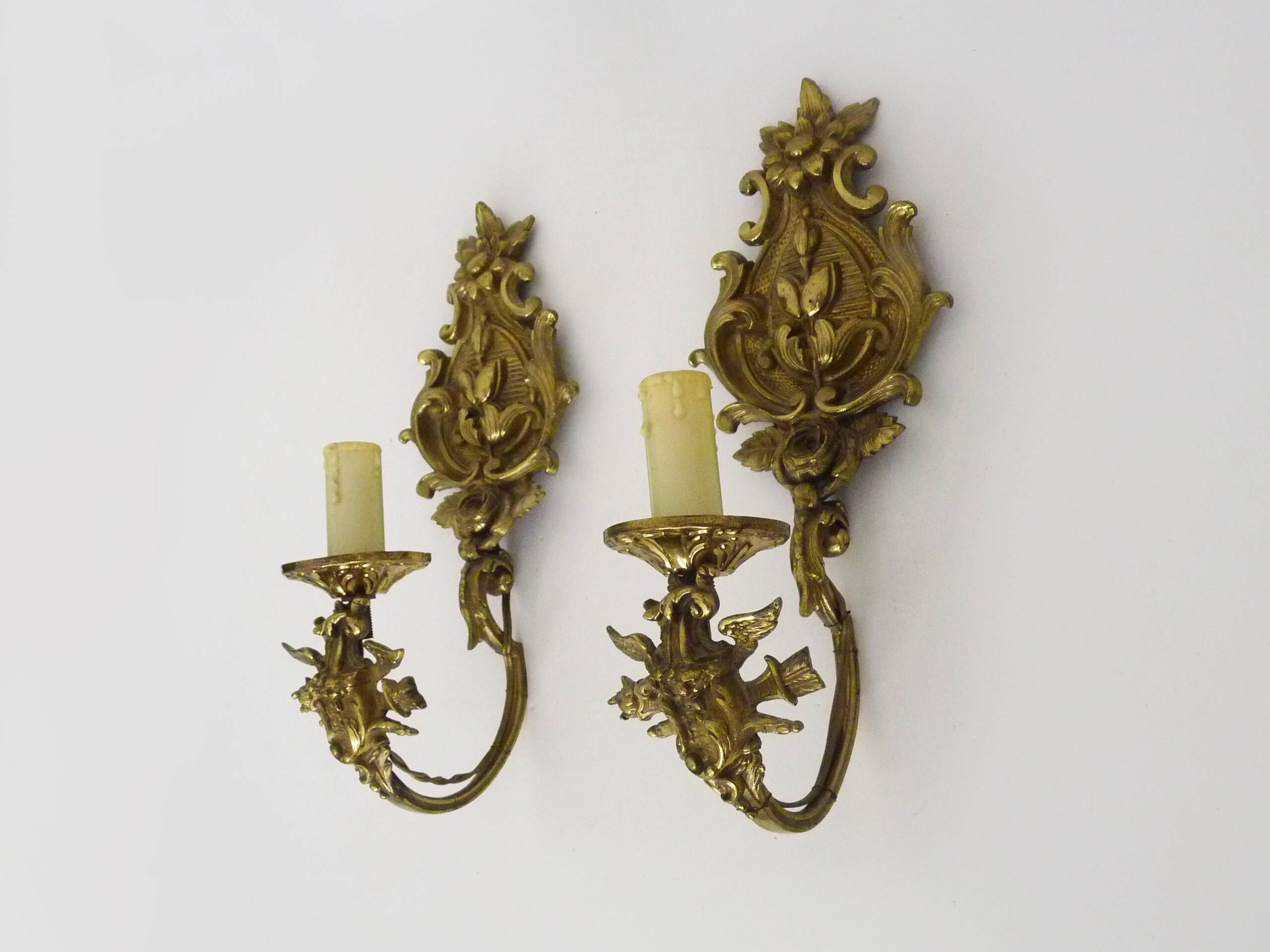 Vintage pair of 1950s gilt brass wall sconces