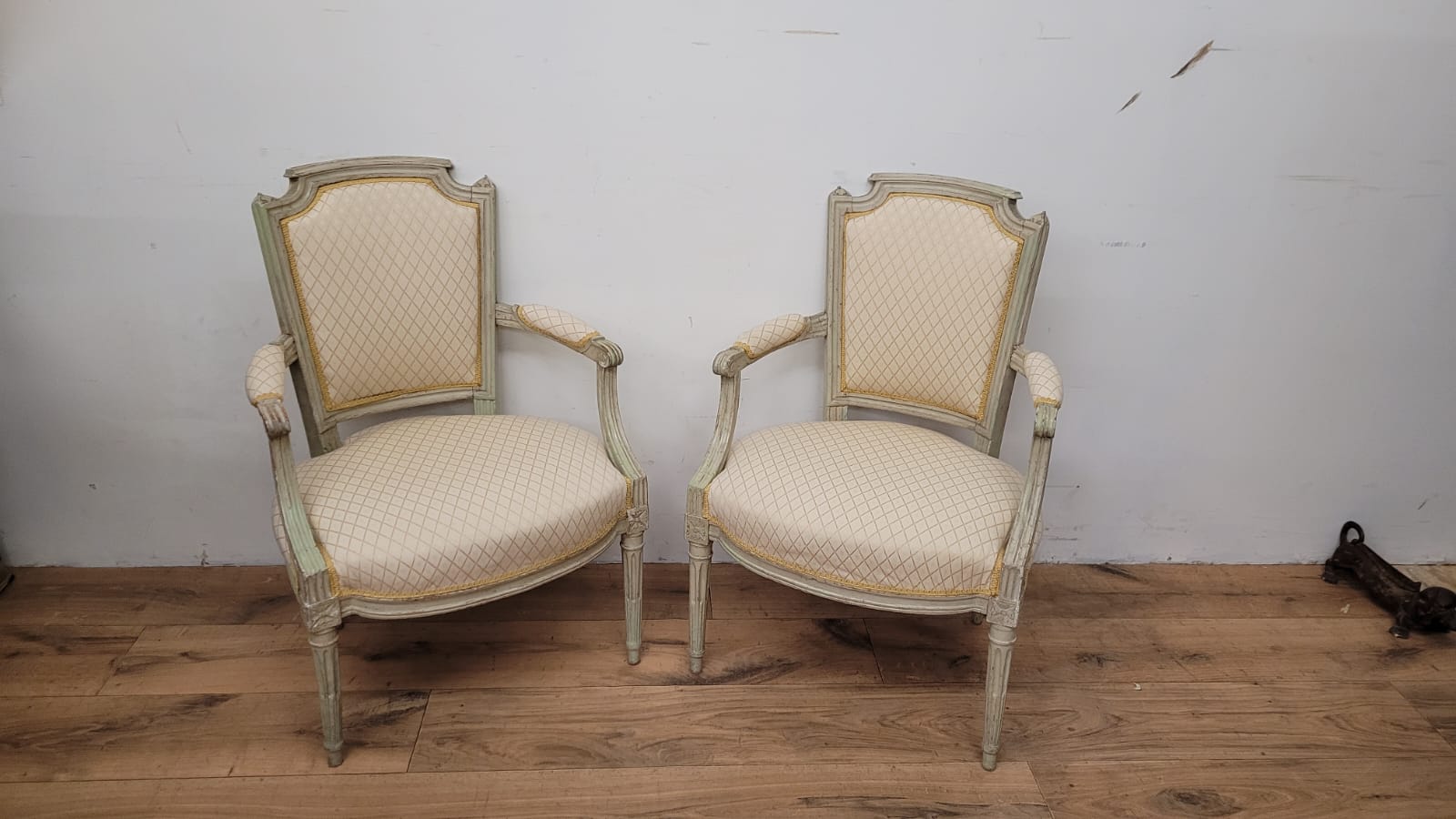 Fauteuils en bois  style Louis XVI