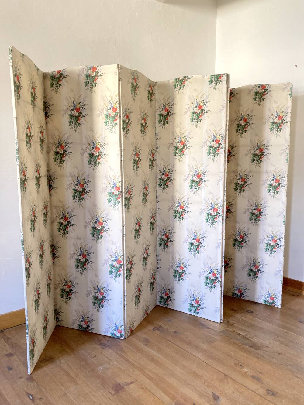 Vintage 6-panel wooden and fabric screen, 1950s-1960s.