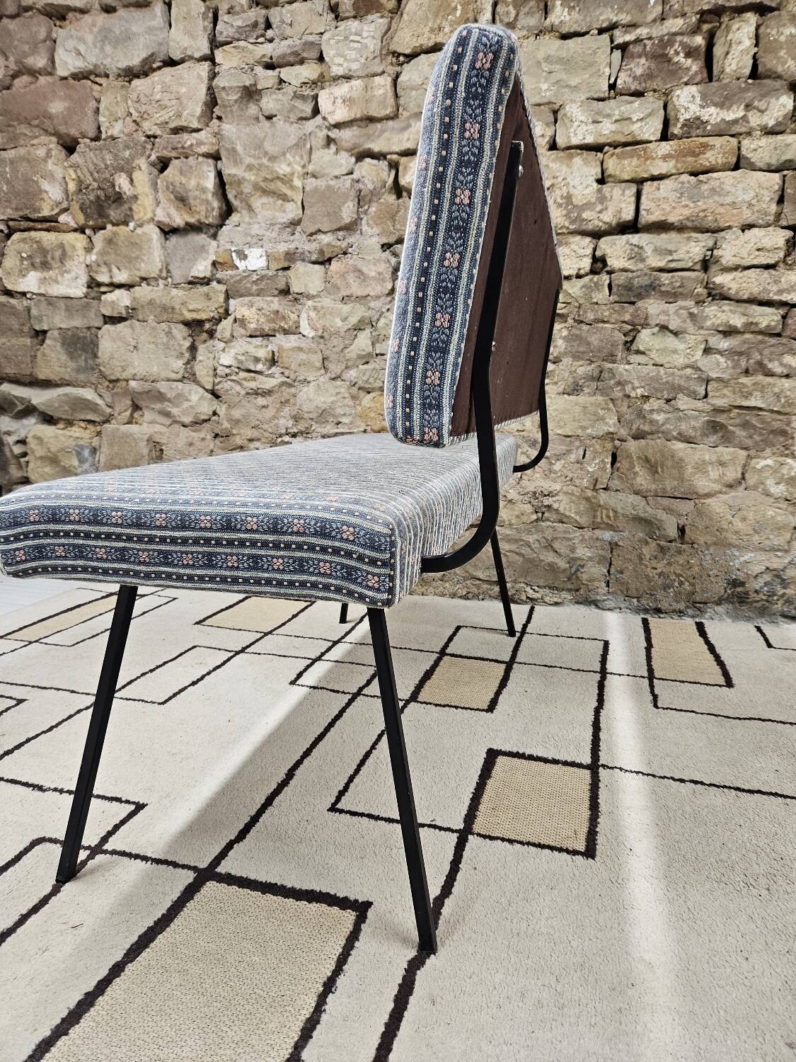 Vintage Knoll style bench with metal legs