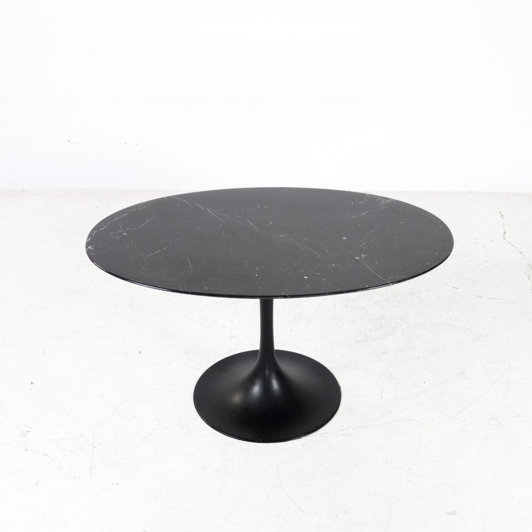 Table Basse Design Noir / Piétement en Métal