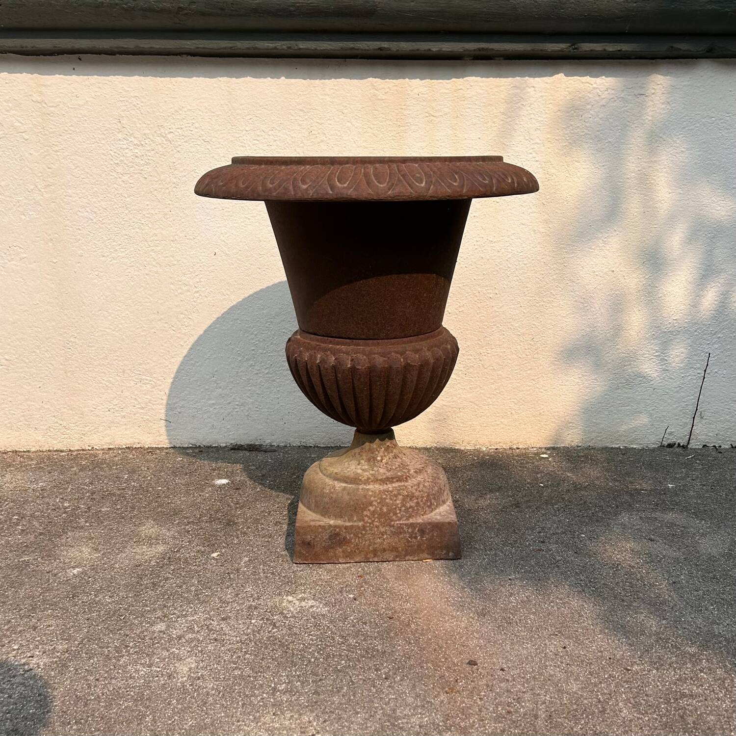 Médicis vase in cast iron