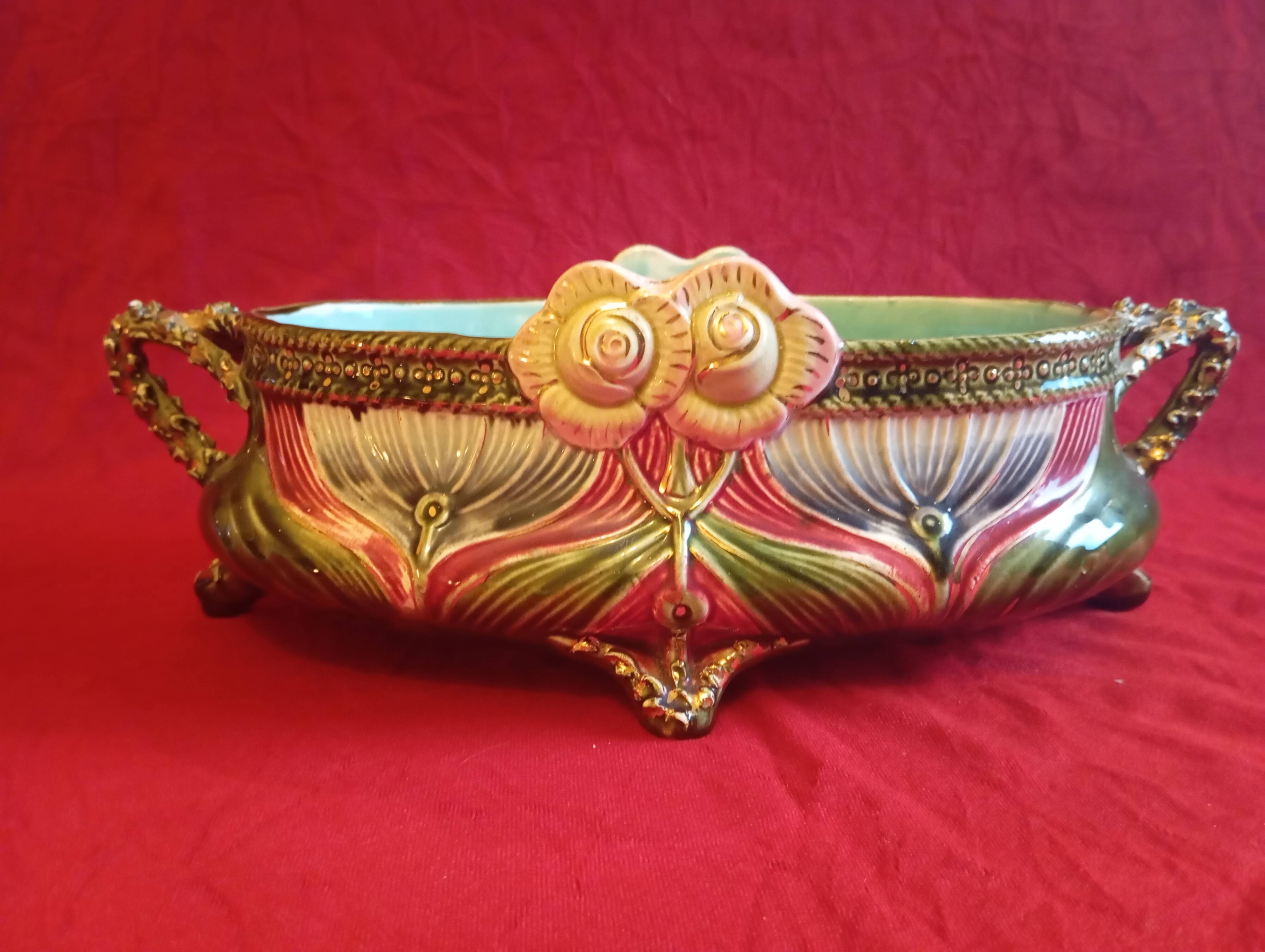 Jardiniere in barbotine