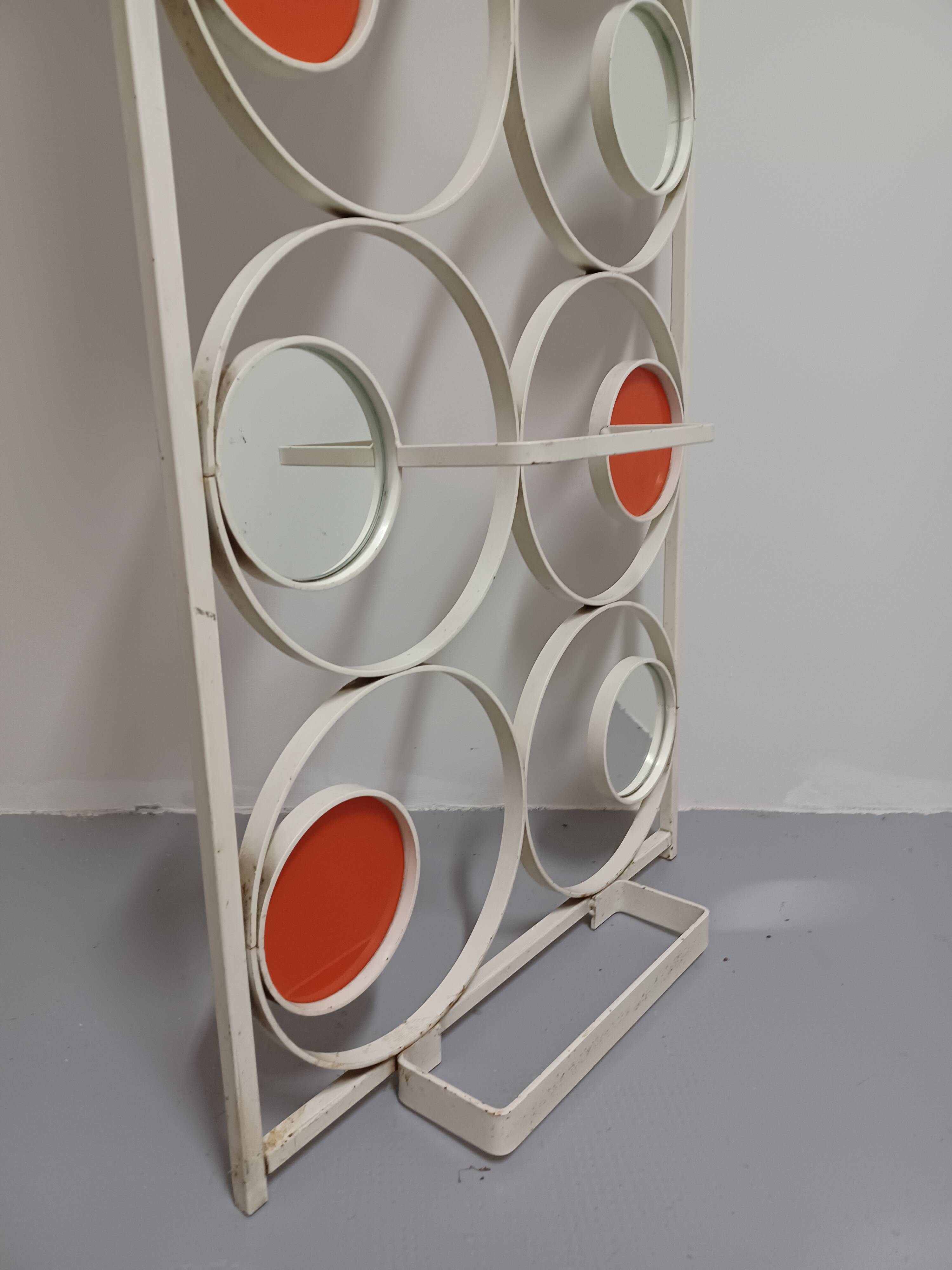 Wall-mounted locker room, 70'S