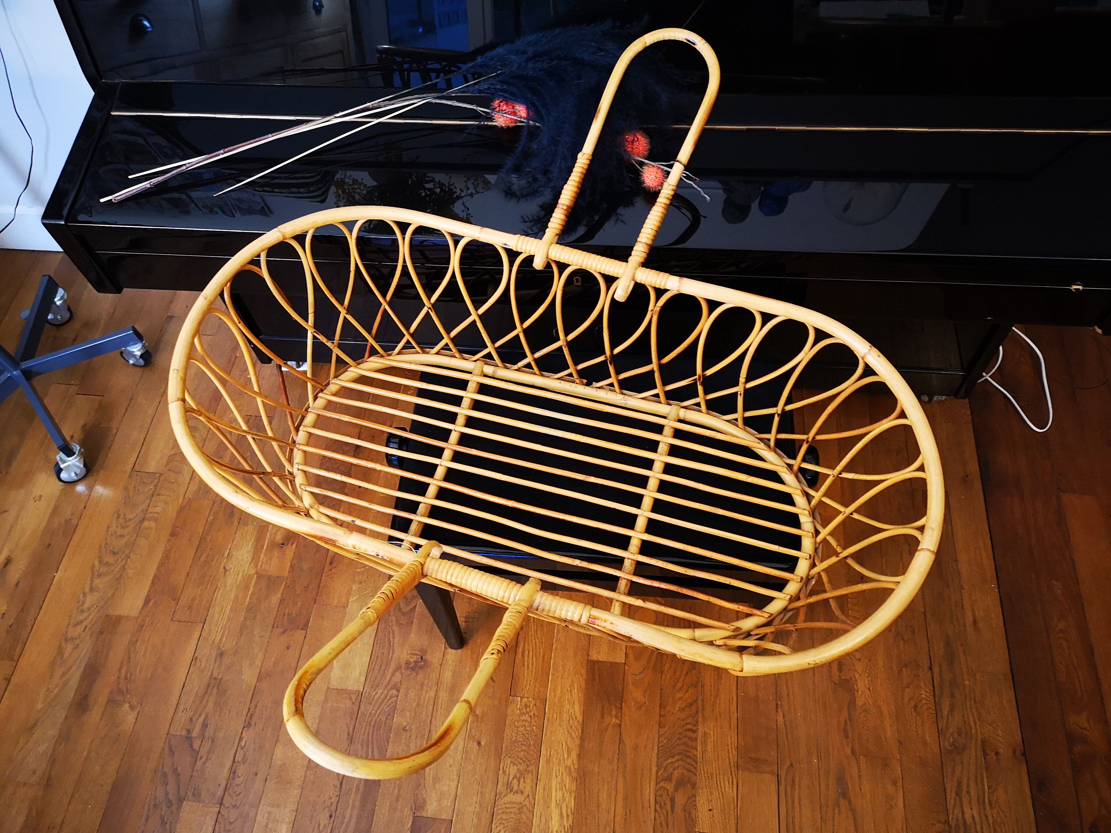Couffin cradle rattan vintage child