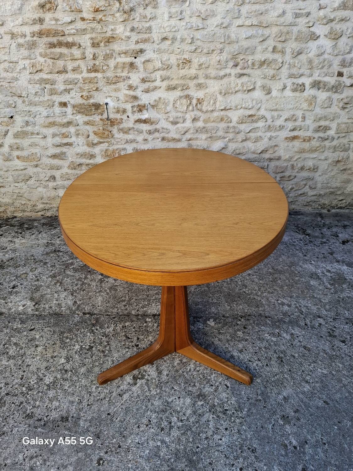 Baumann oval table