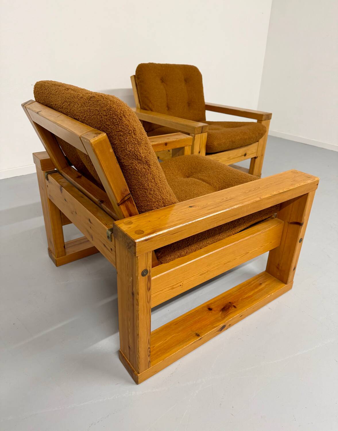 Set of 2 Swedish design pine armchairs by Roland Wilhelmsson, 1970s