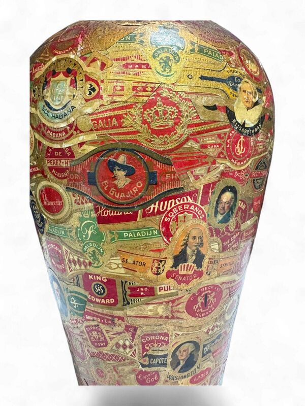 Vase à décors de Bagues de Cigares – Art Populaire, vers 1900