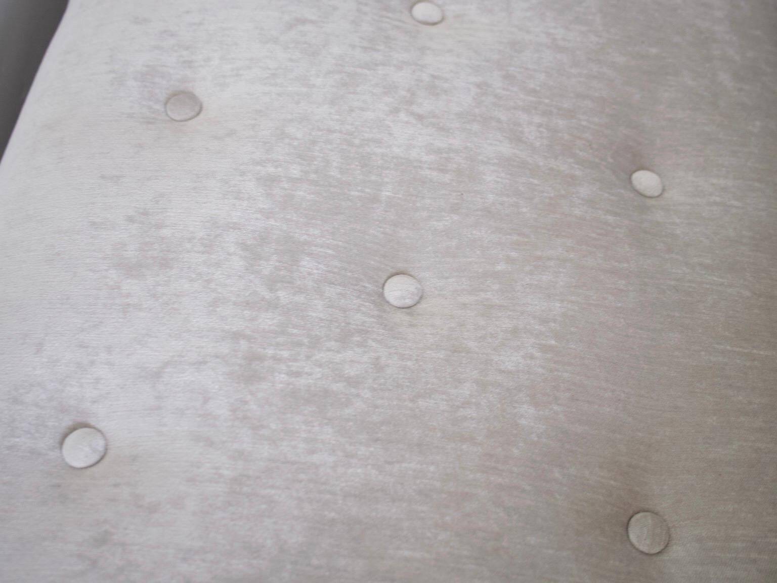 Grey velvet buttoned sofa by Levi's Mobelafarr