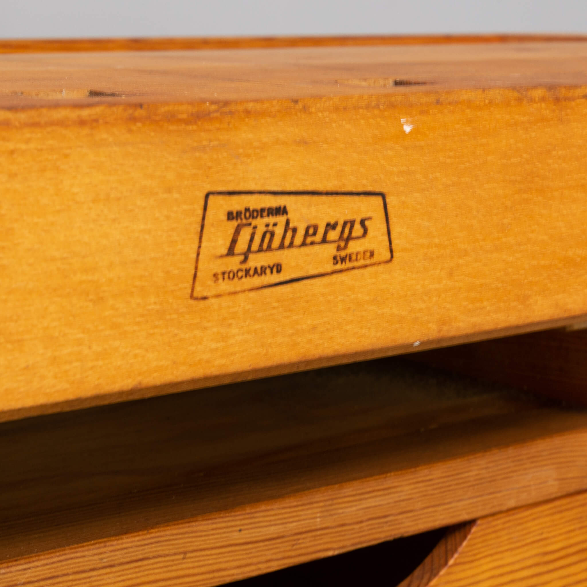 Sjoberg wooden workbench with drawers and 1 door cabinet