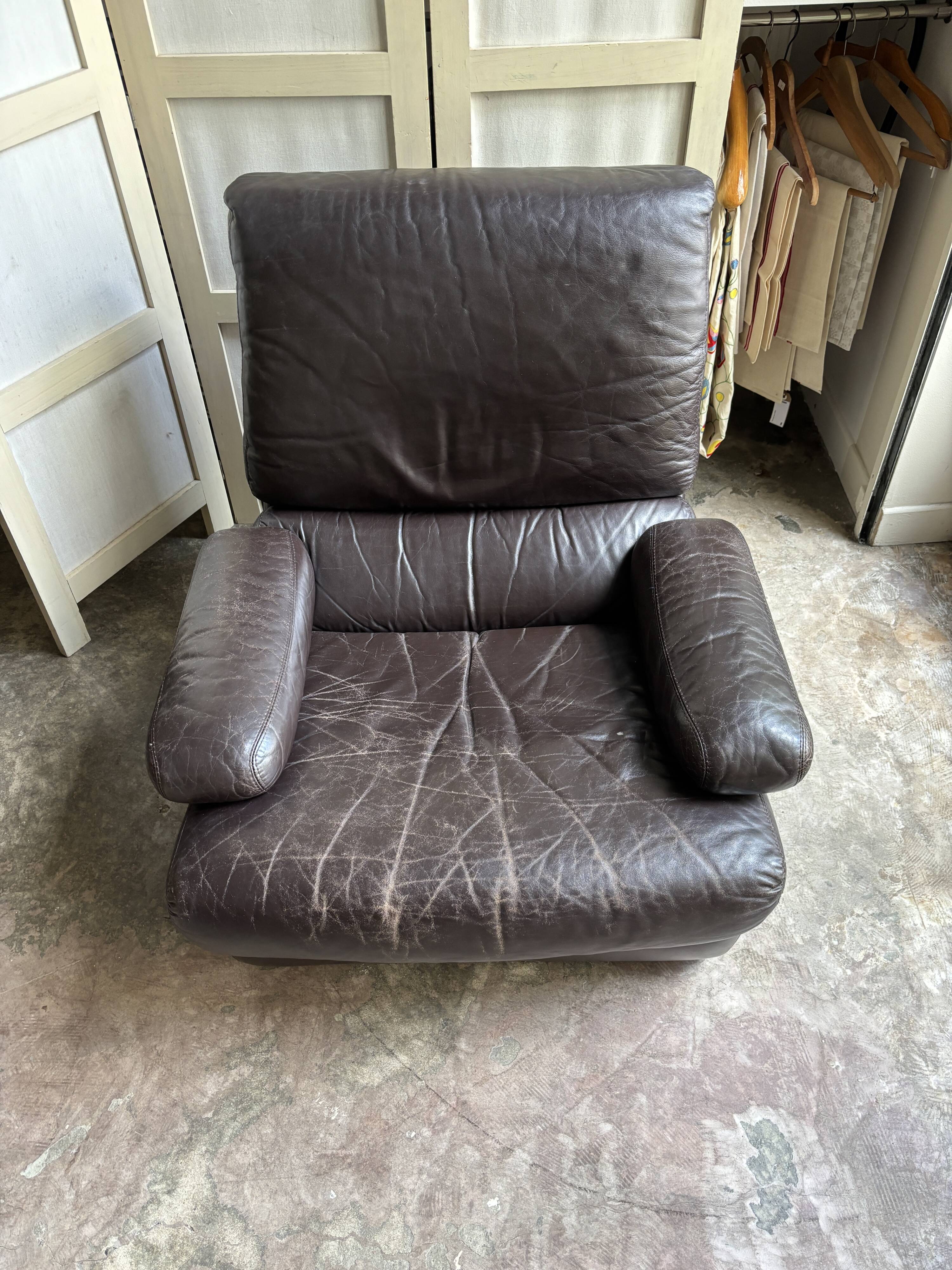 Fauteuil en cuir marron