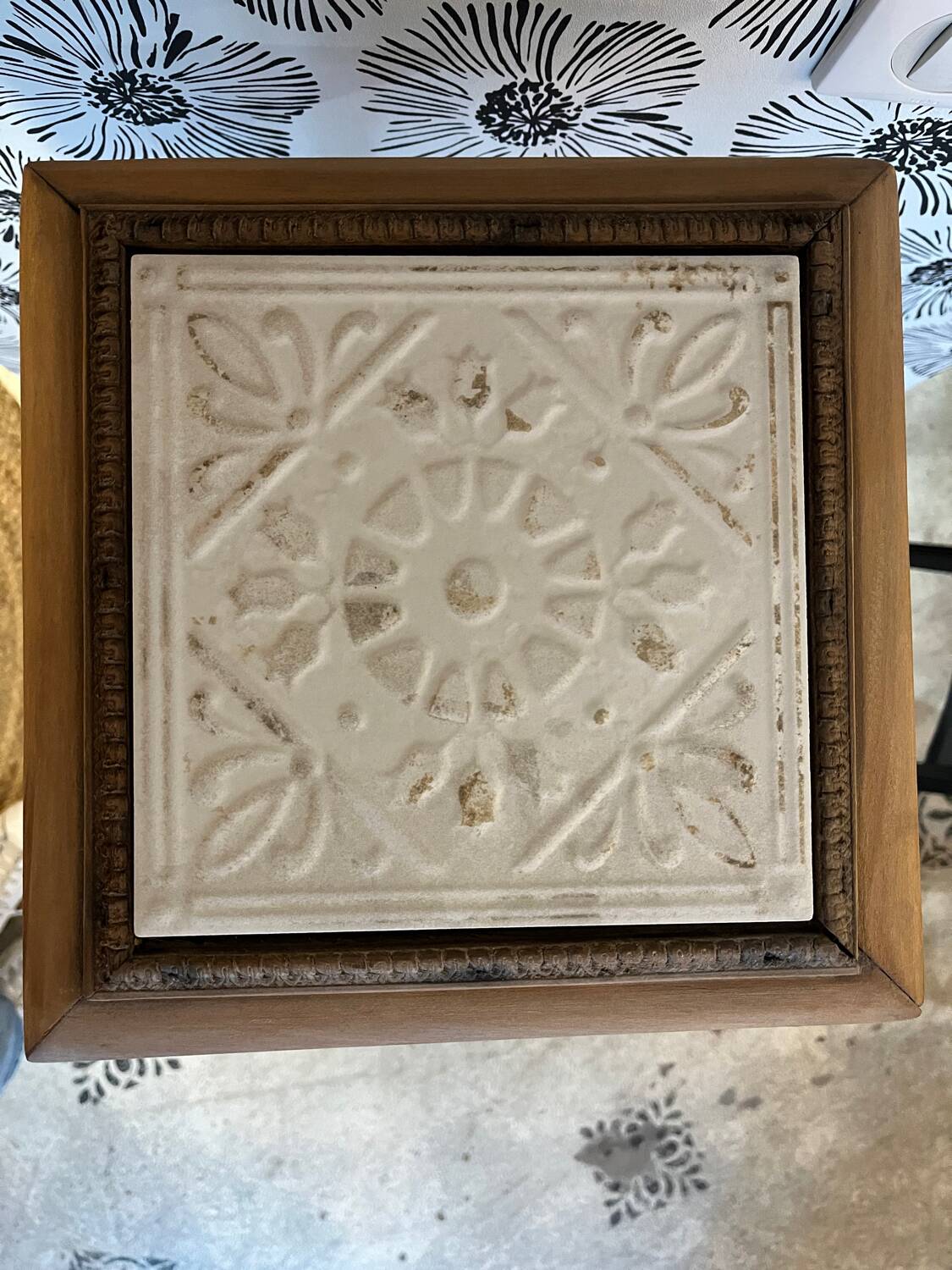 Celestine wooden plant holder