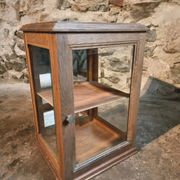 Small antique display cabinet in French oak | 1920s display cabinet with mirrored back
