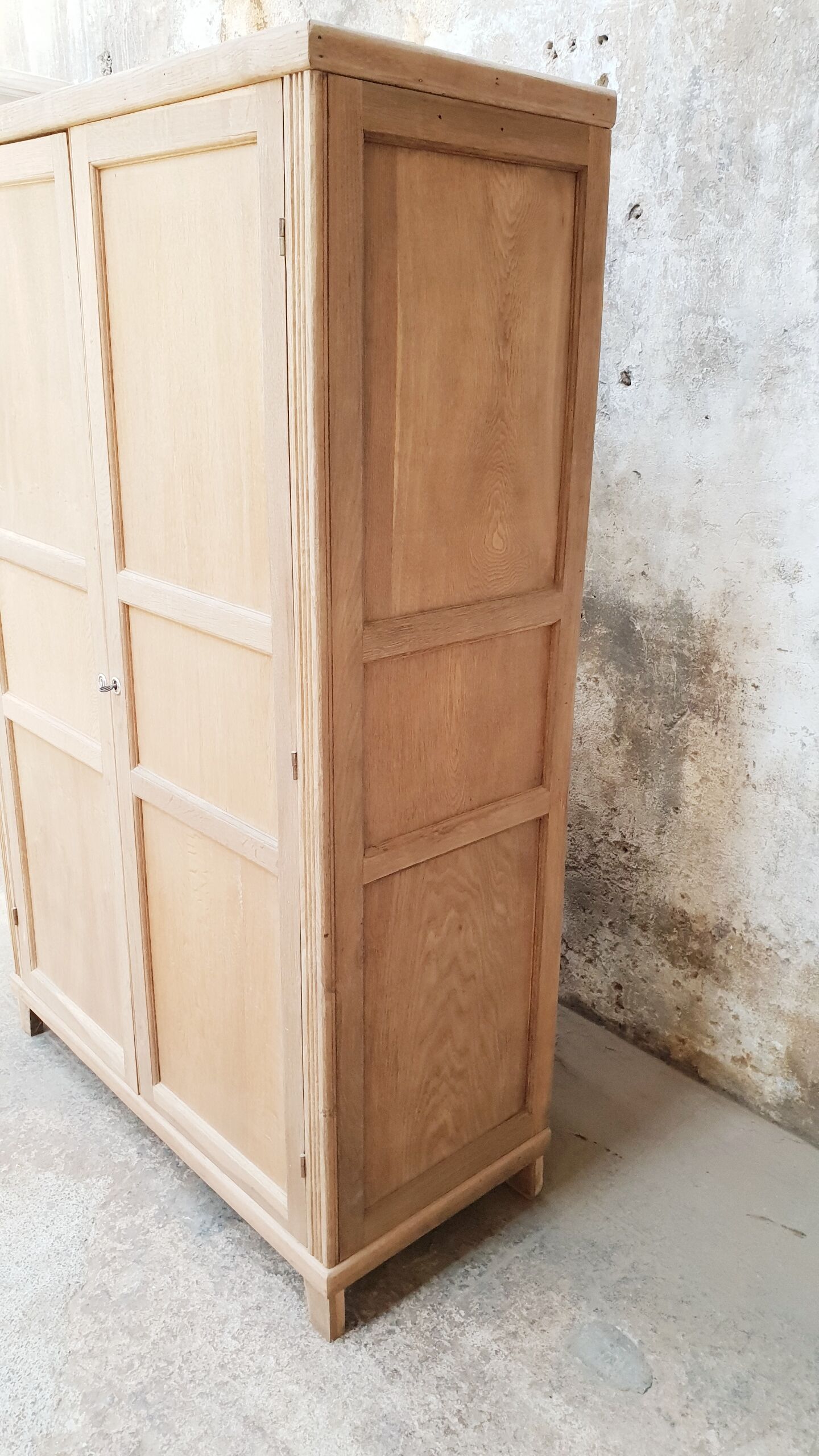 Armoire vintage