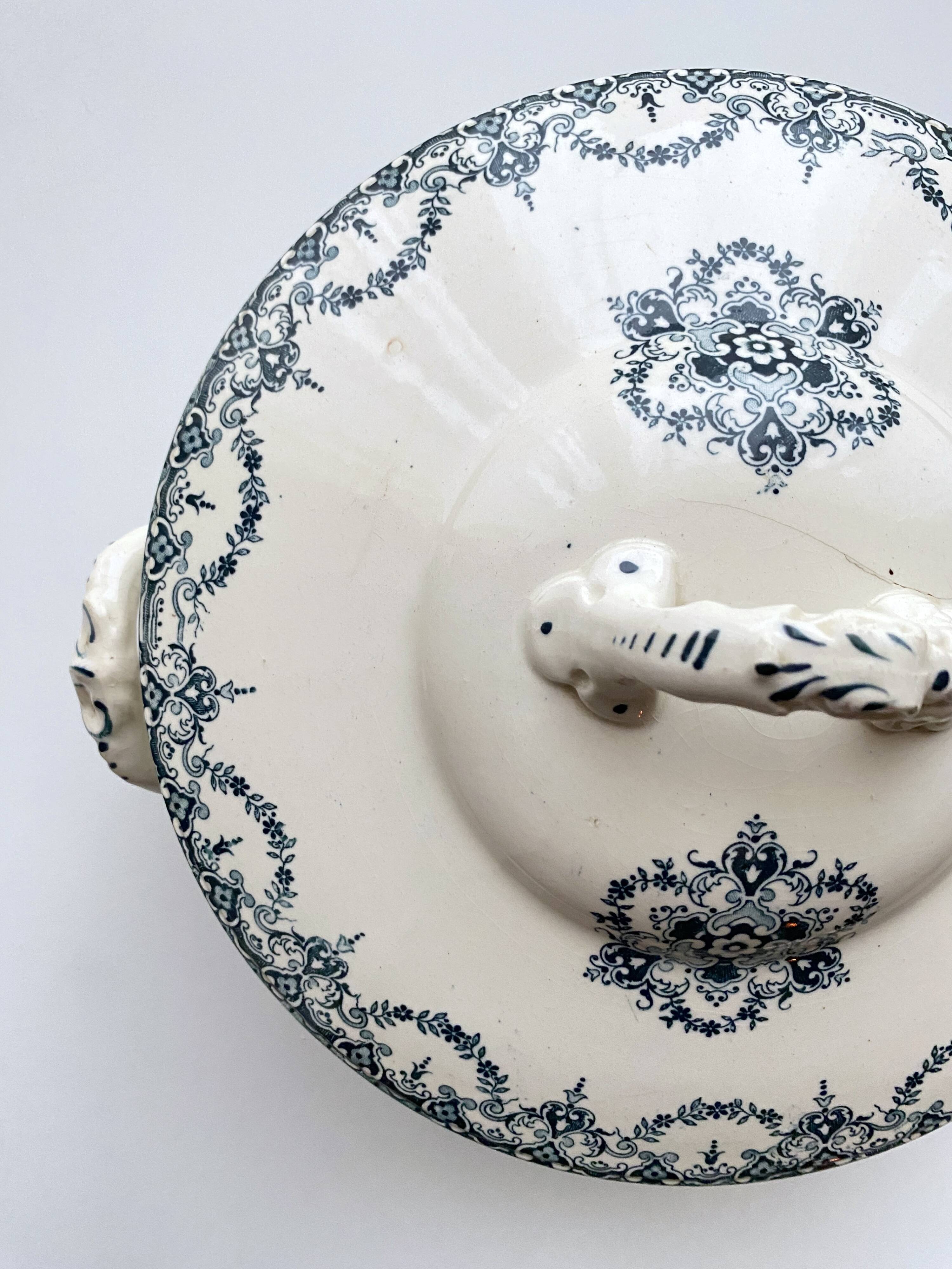 Soup tureen, Iron earth, Excelsior, E. Bourgeois, Late 19th century