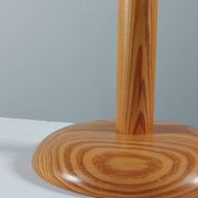 Lampe de table en bois de pin postmoderne vintage des années 80
