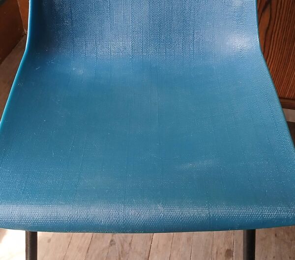 Paire de chaises ''fantasia'' coque texturée & piétement noir, France 1960