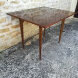 Folding tray table