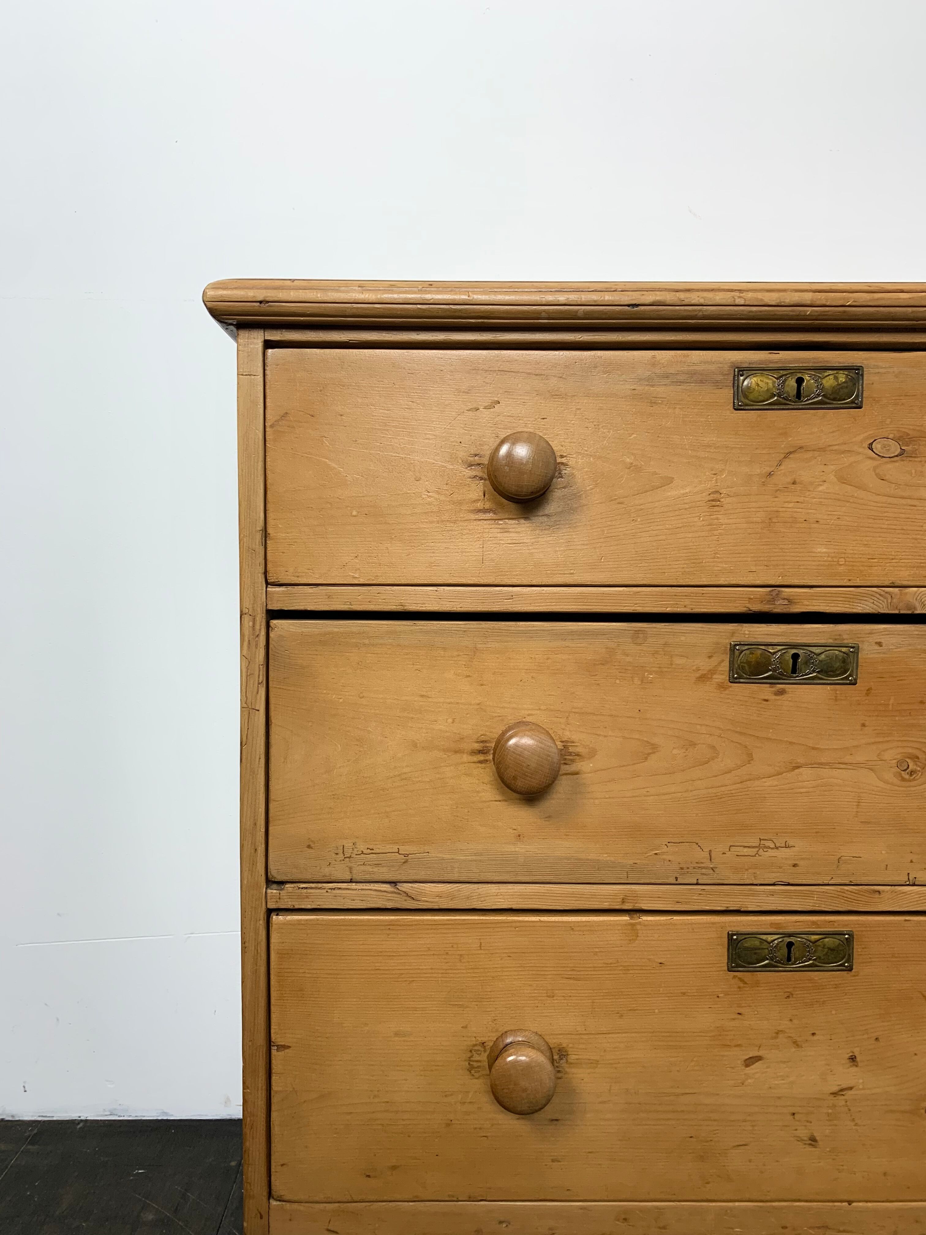 Commode en pin