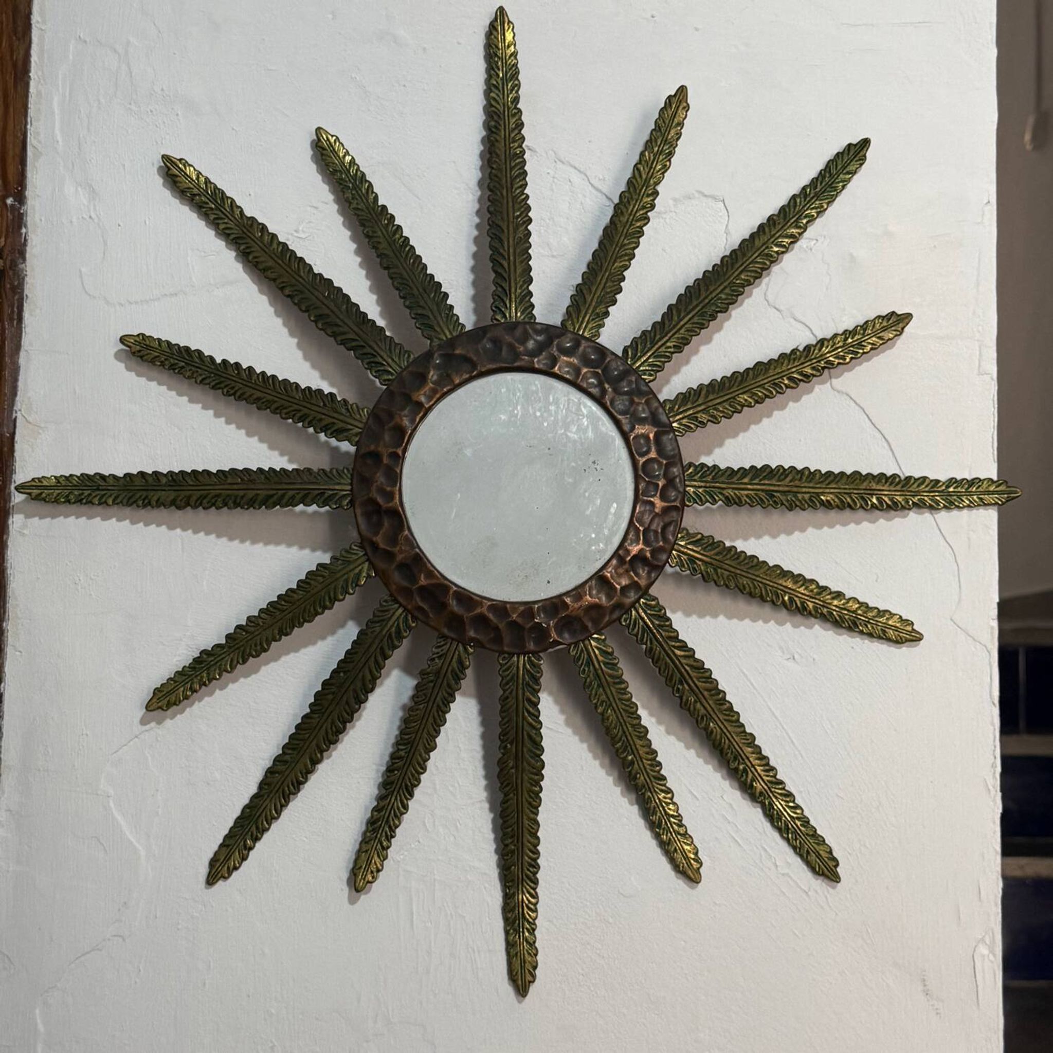 Miroir soleil en bronze, France années 50