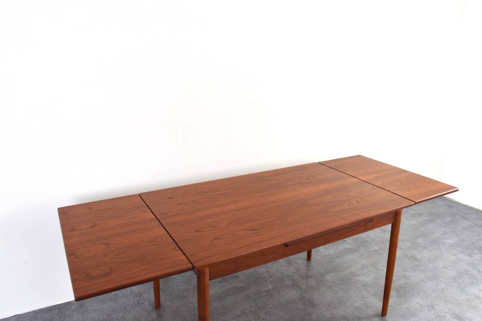 Mid-century Danish teak extendable dining table, 1960s.