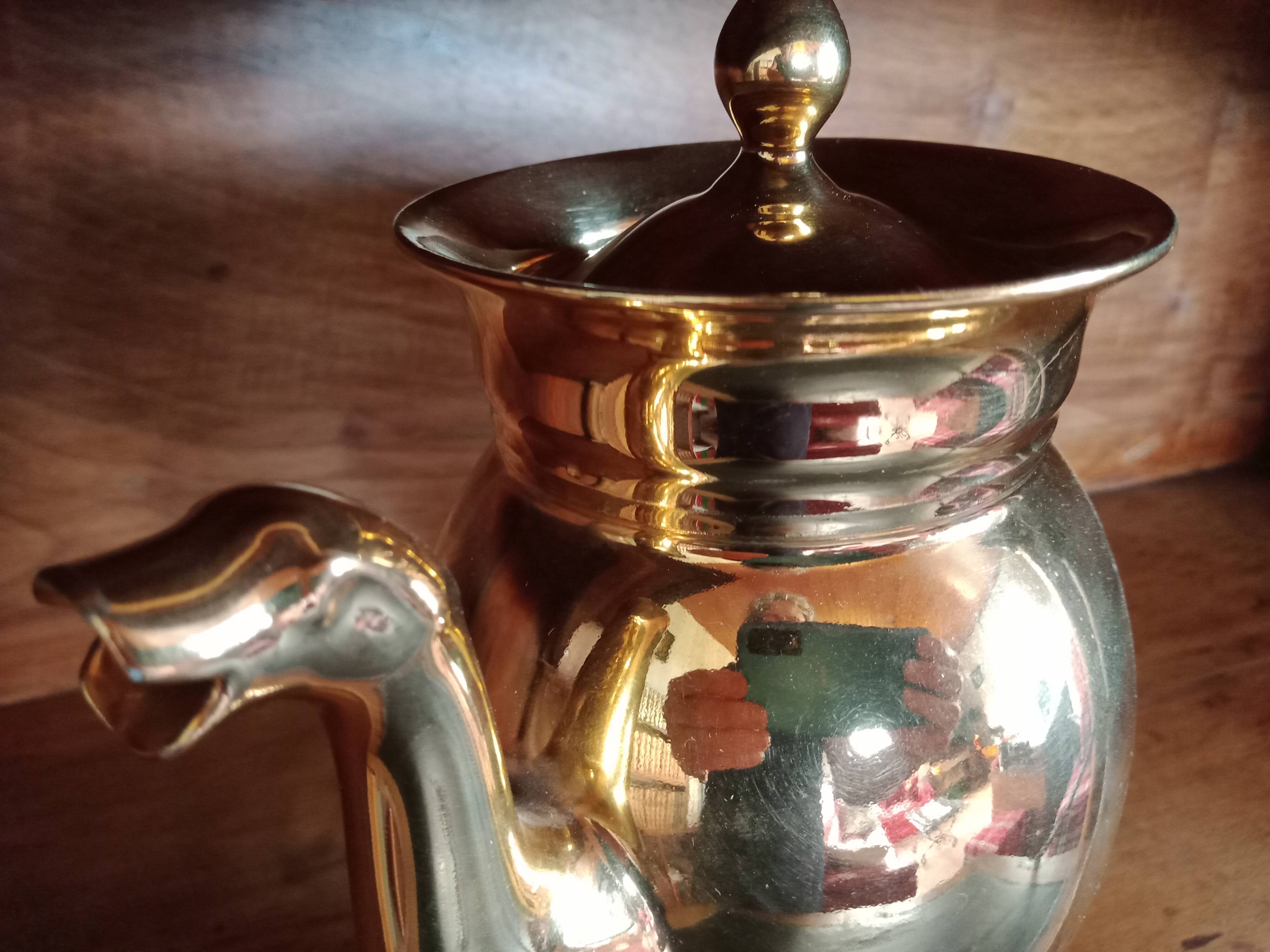 Chimera spout coffee pot in porcelain covered with gilding, Delvaux Paris