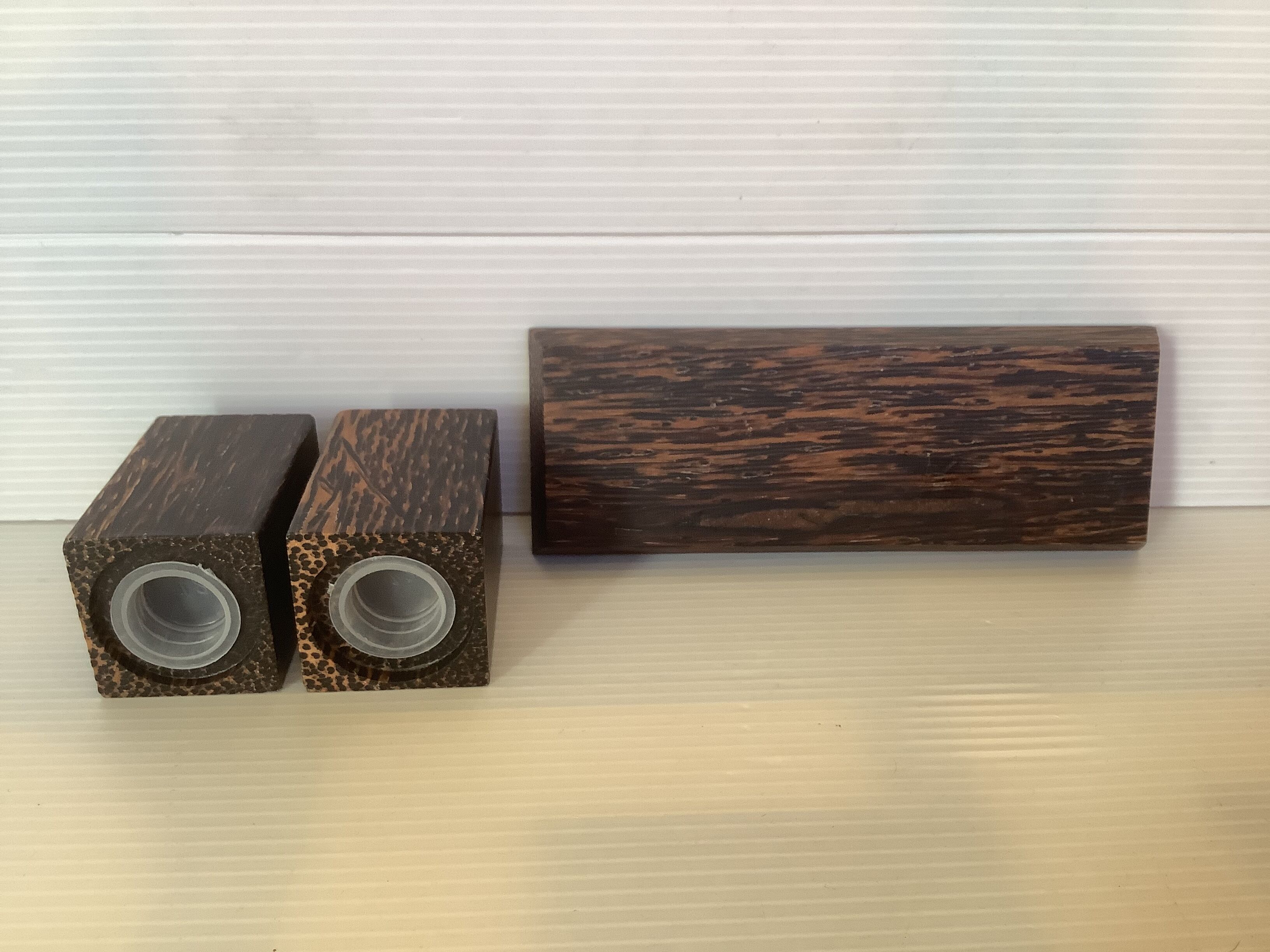 Salière et poivrier sel et poivre en bois