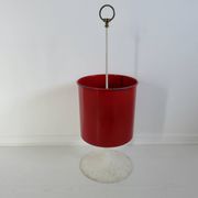 Porte parapluies, pied tulipe, tôle émaillée et laiton, 1950