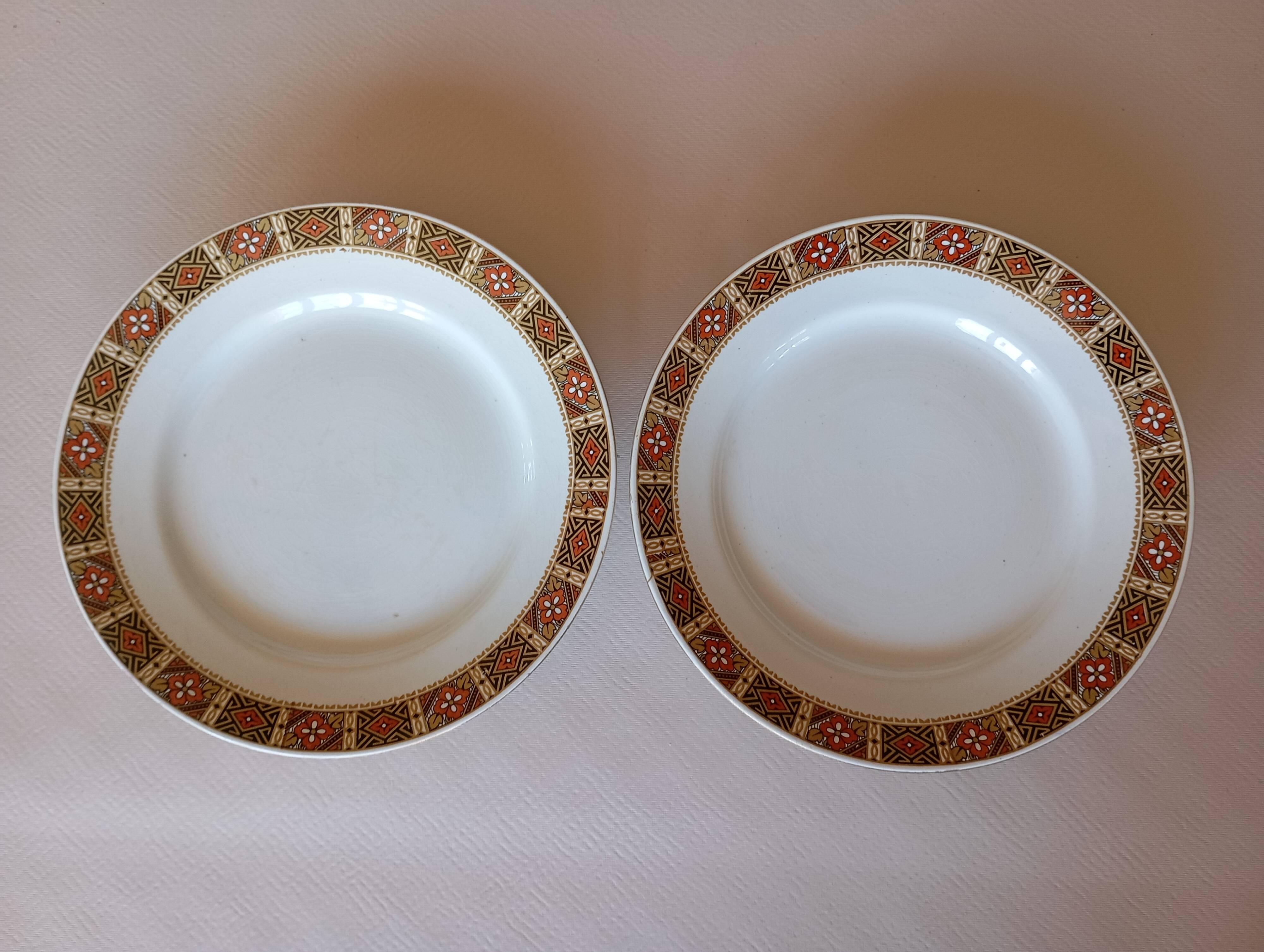 Pair of KG Lunéville "Vittefleur" pedestal dishes, early 20th century