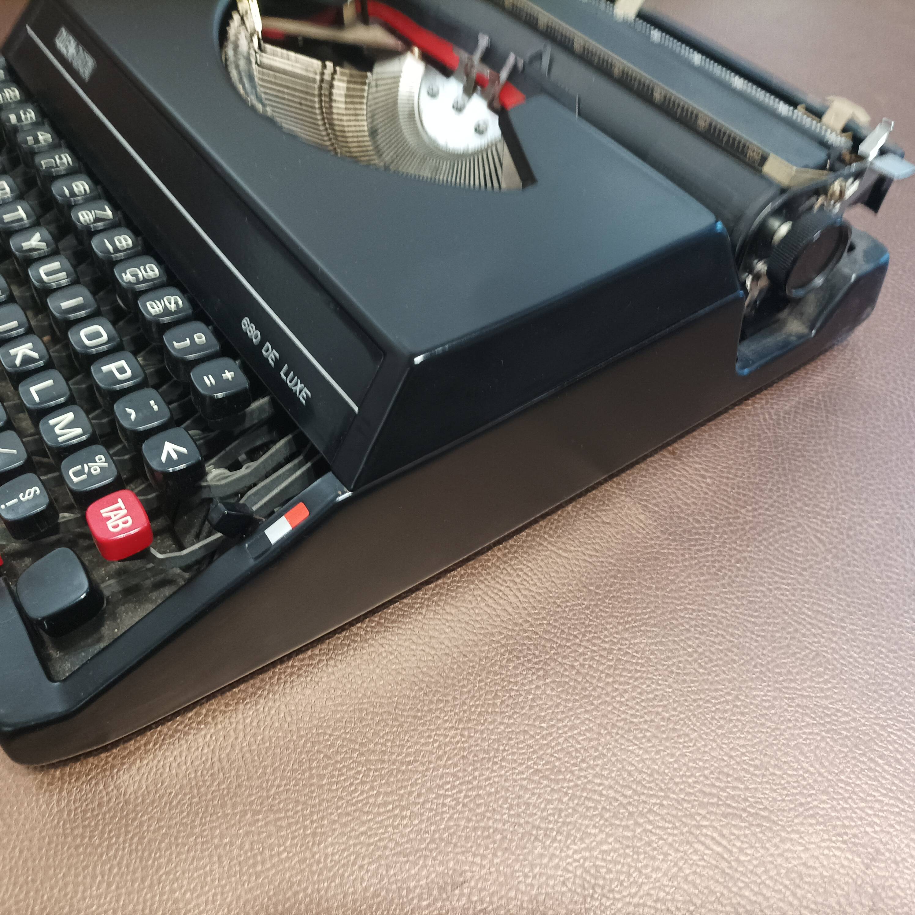 Quen Data 680 De Luxe BLACK typewriter revised new ribbon