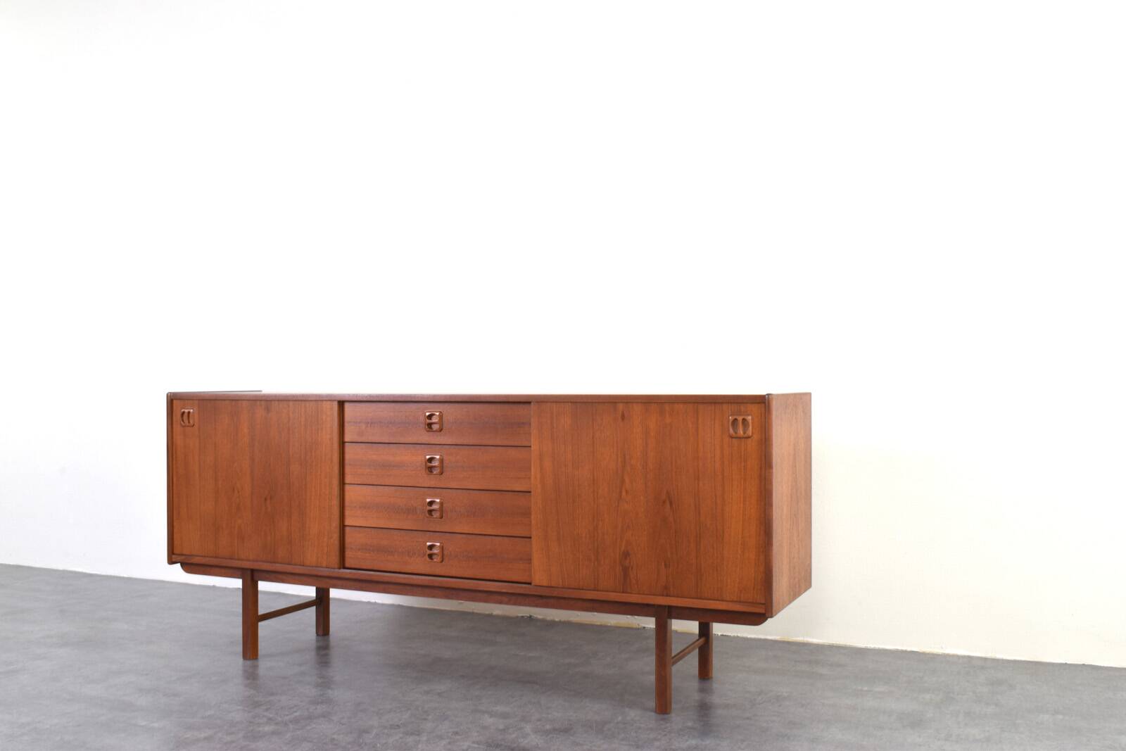 Buffet en teck du milieu du siècle par Klippan Korsør pour Ikea, années 1960.