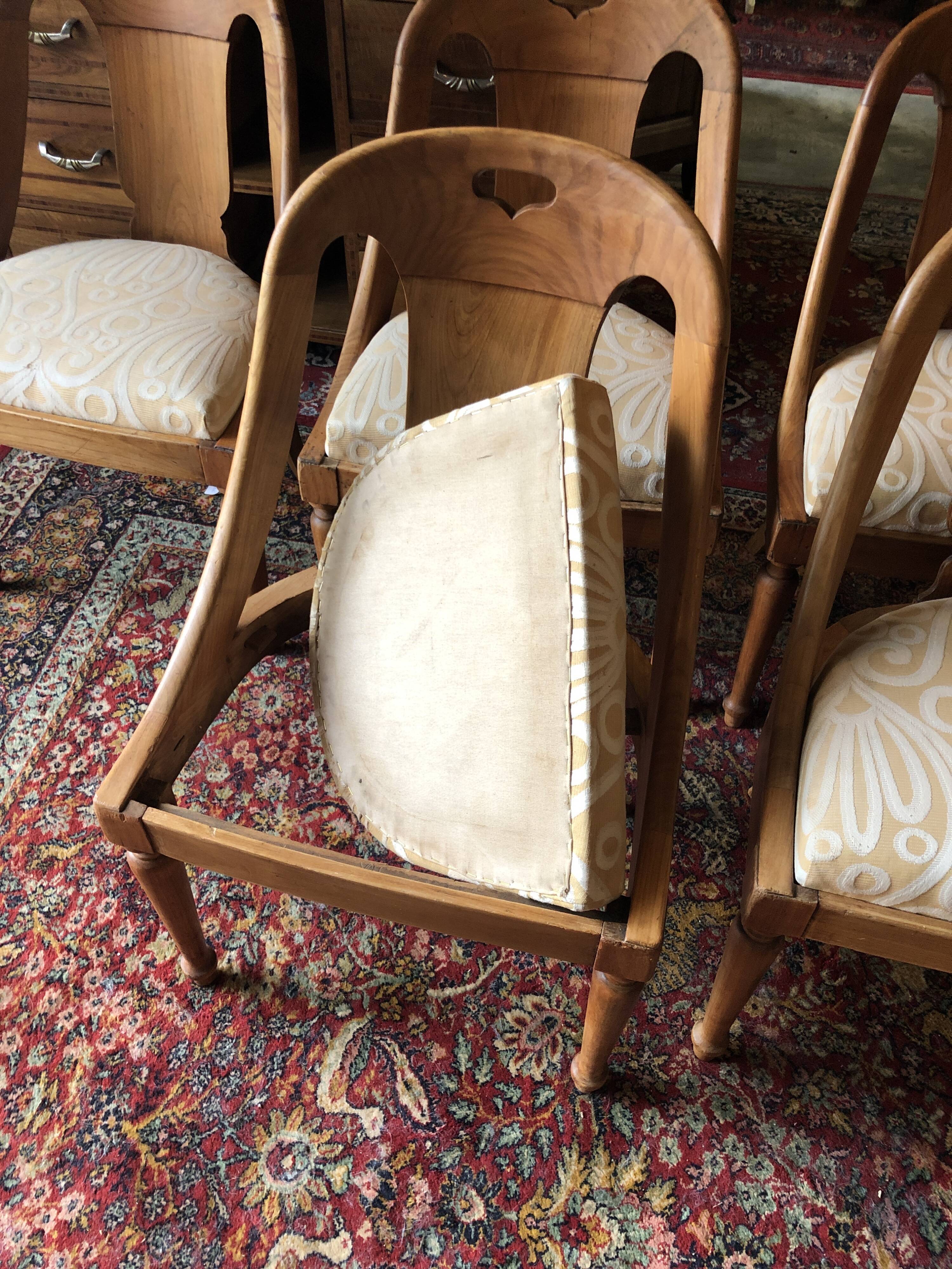 Series of 6 Gondola Chairs in blond mahogany