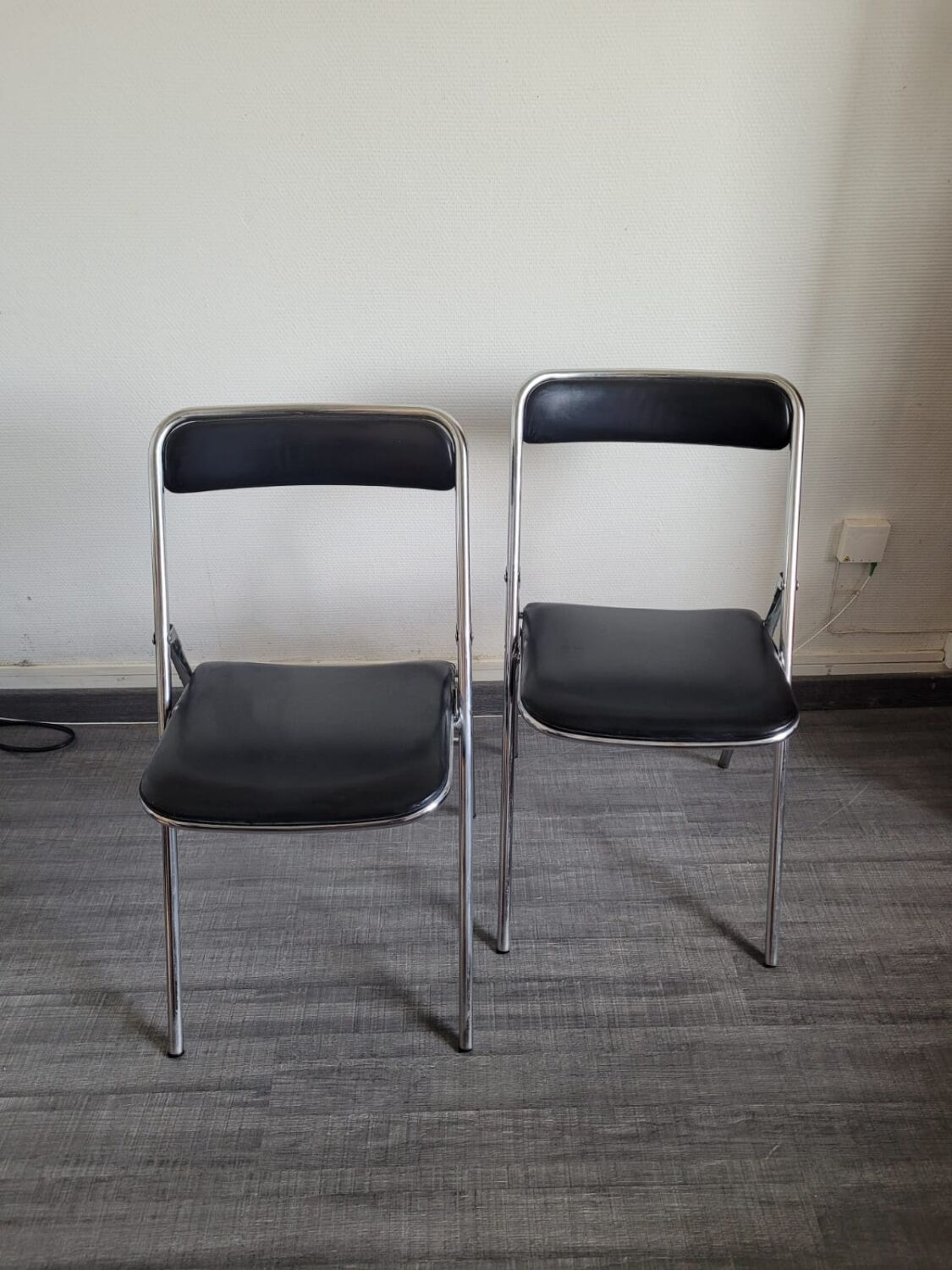 Paire de chaises pliantes skaï 70s