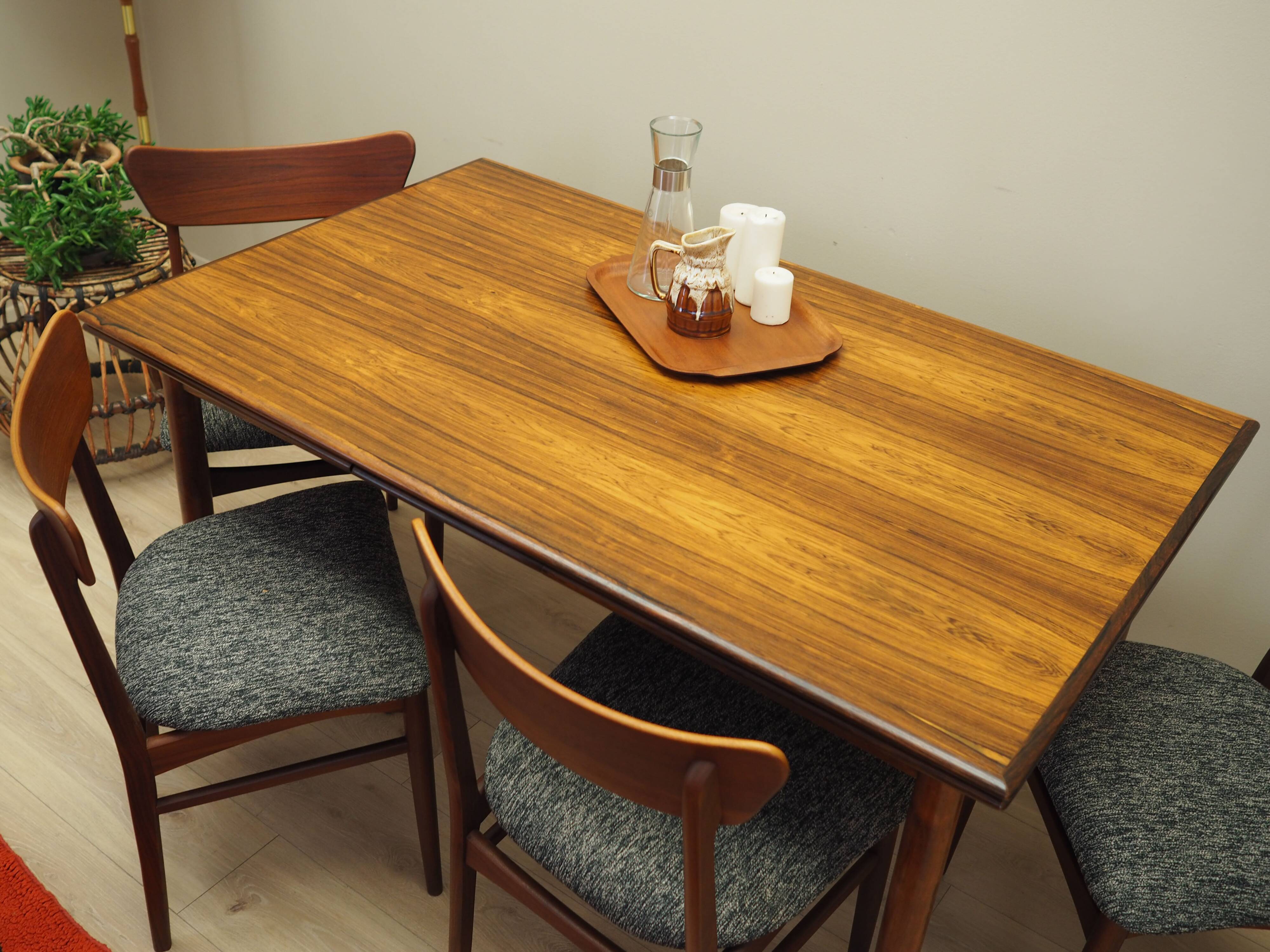 Table en palissandre, design danois, années 1970, production : Danemark