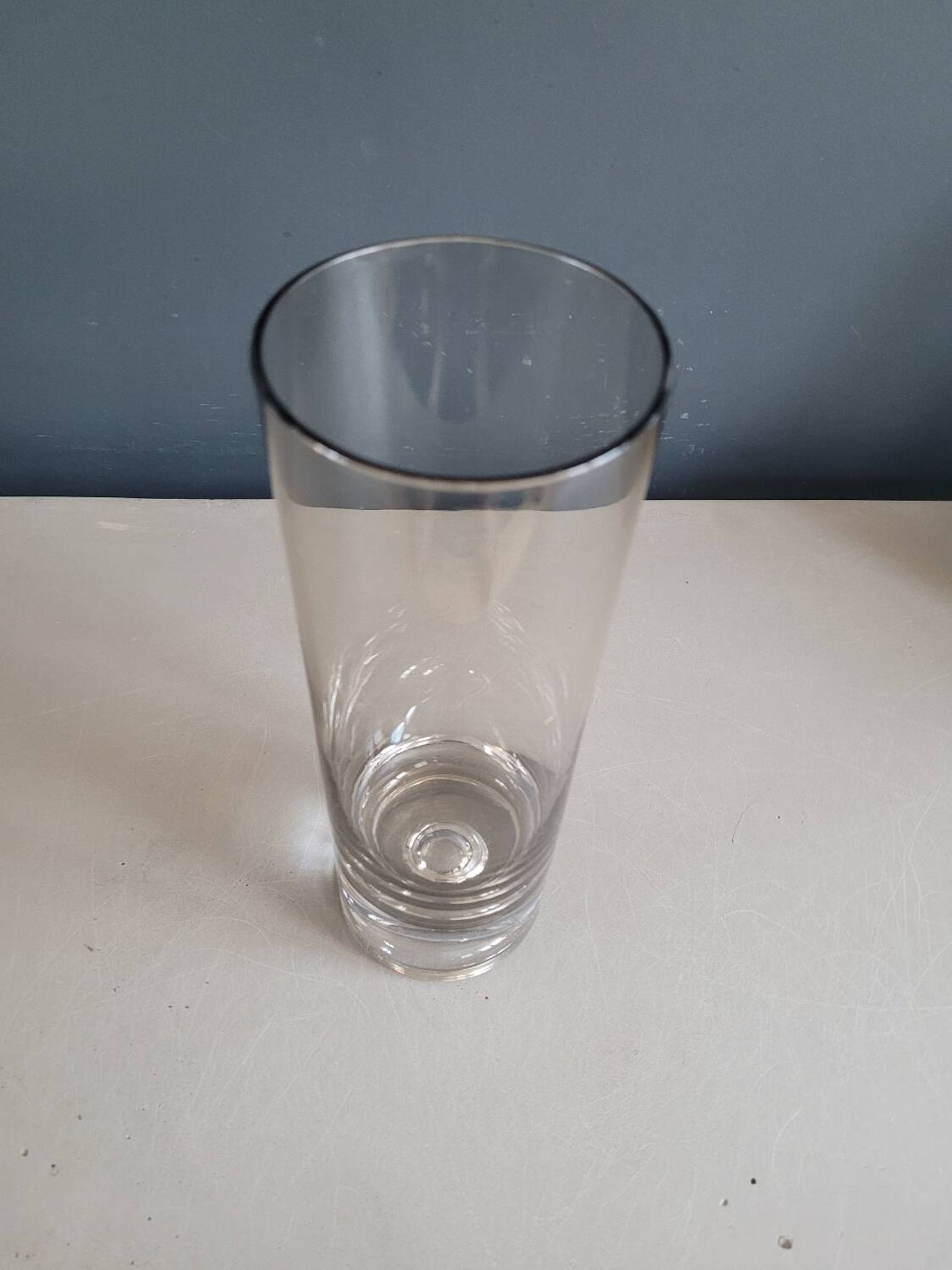 Vase rouleau en verre fumé