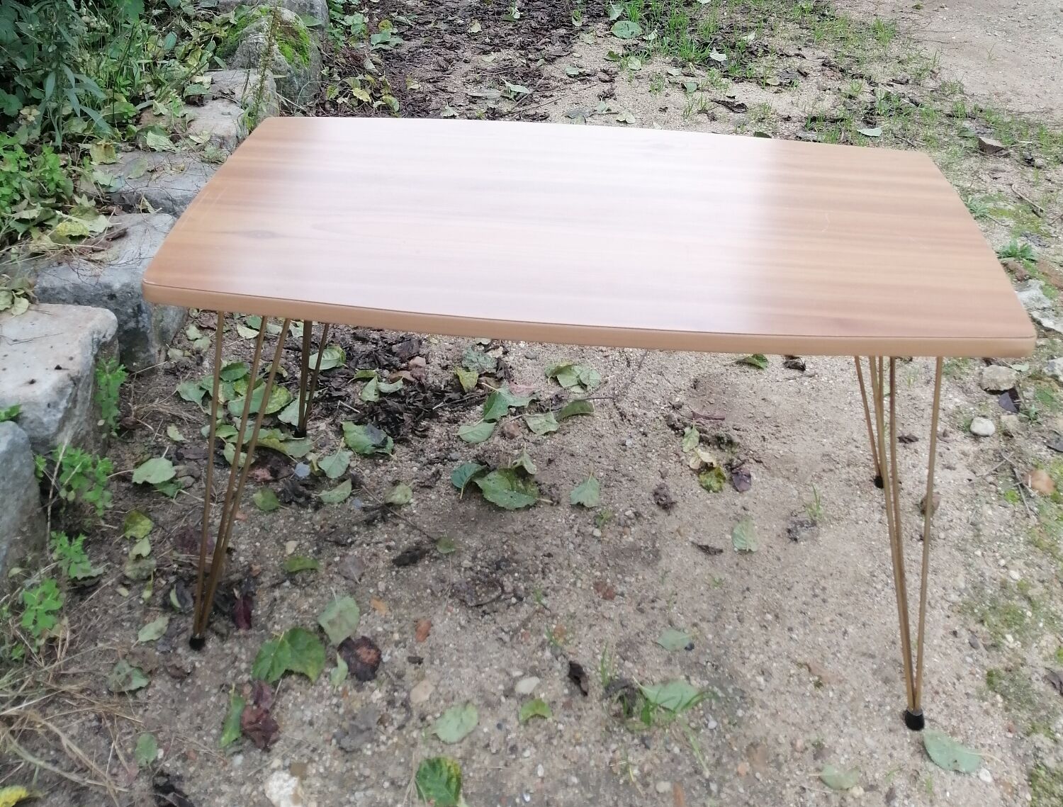 Folding coffee table